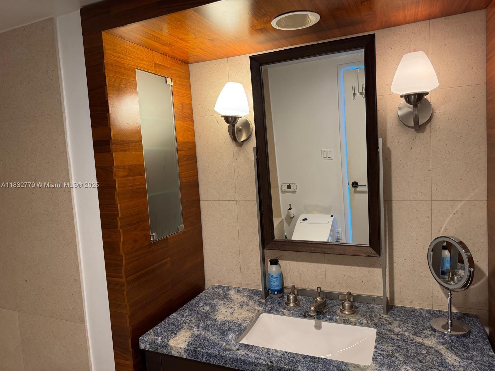 6801 Collins Ave #1102, Miami Beach FL 33141