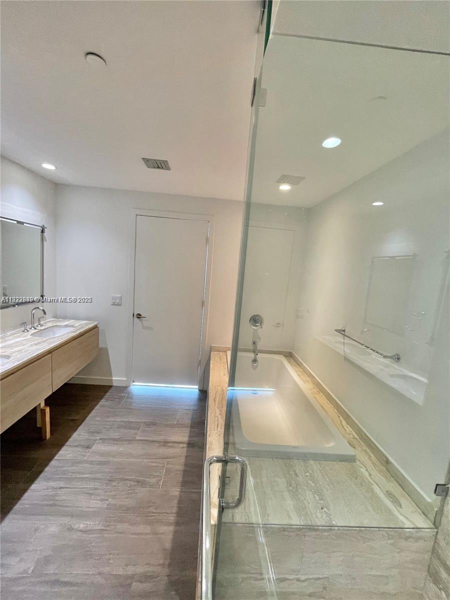 2900 NE 7th Ave #2706, Miami FL 33137