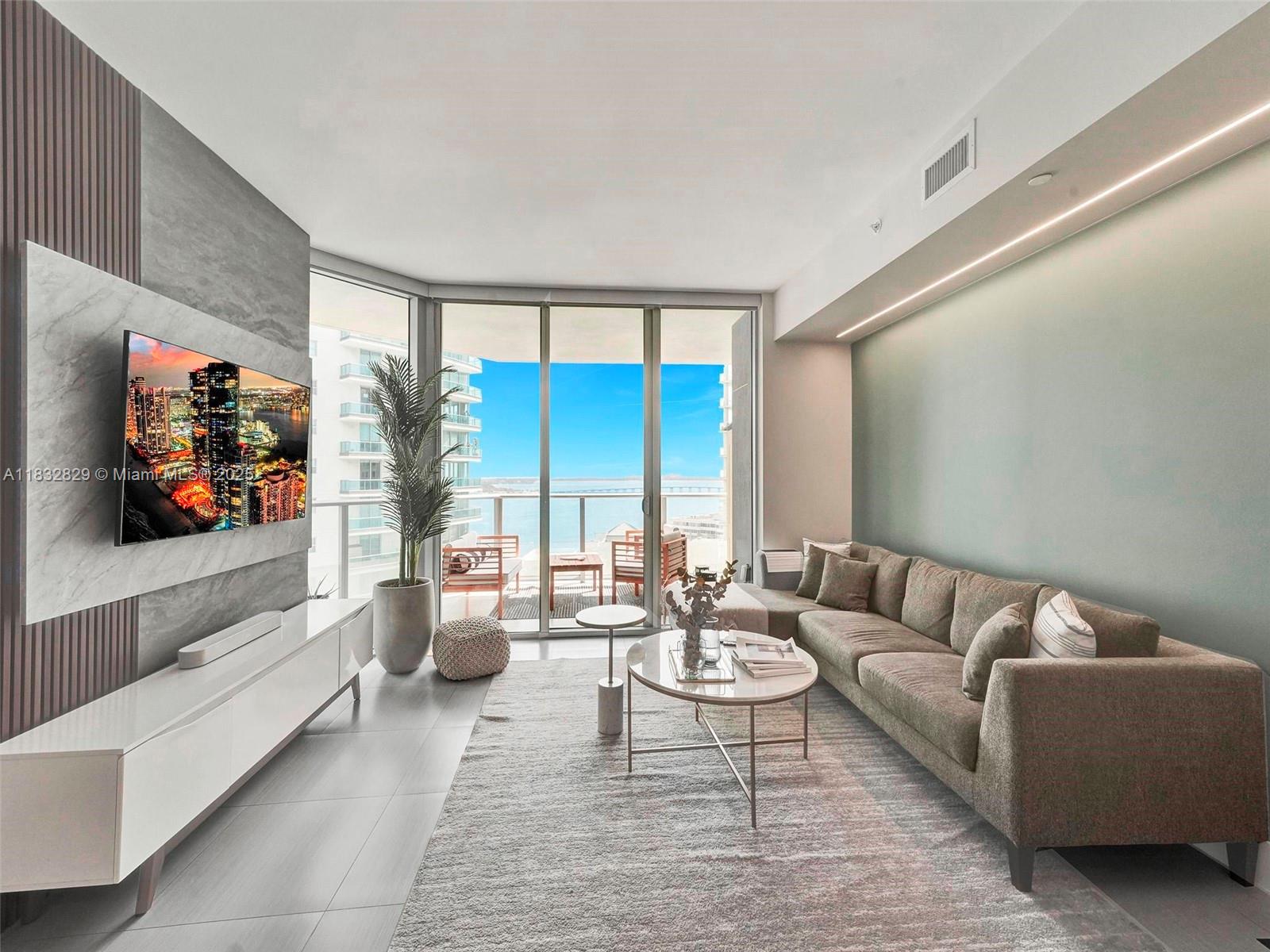 1300 Brickell Bay Dr #2109, Miami FL 33131