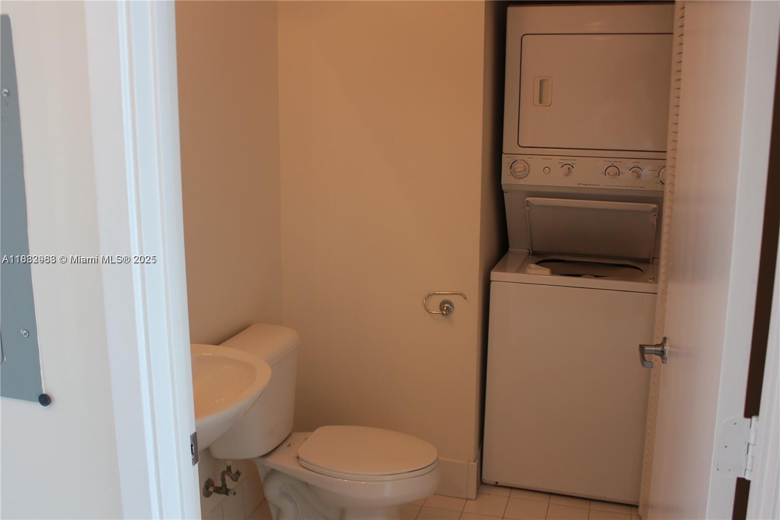 888 Biscayne Blvd #1806, Miami FL 33132