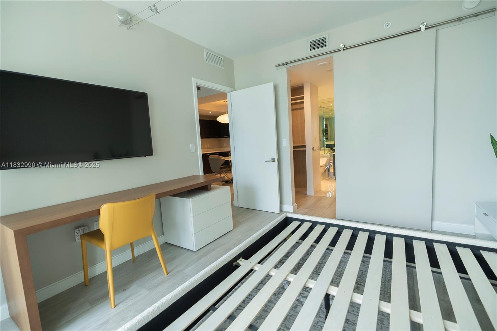 45 SW 9th St #1705, Miami FL 33130