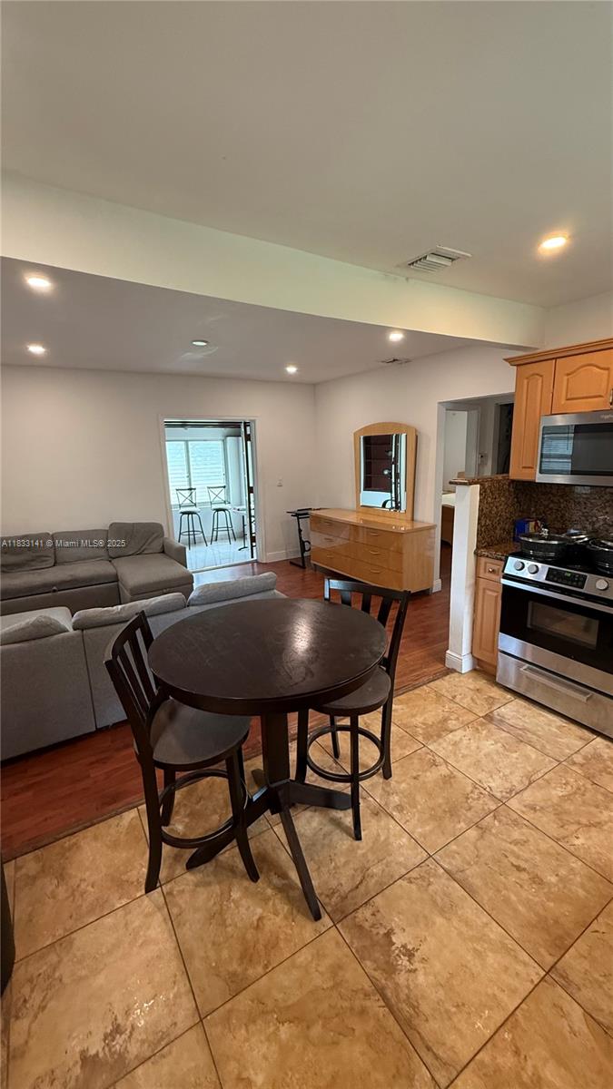 110 SW 64th Ct