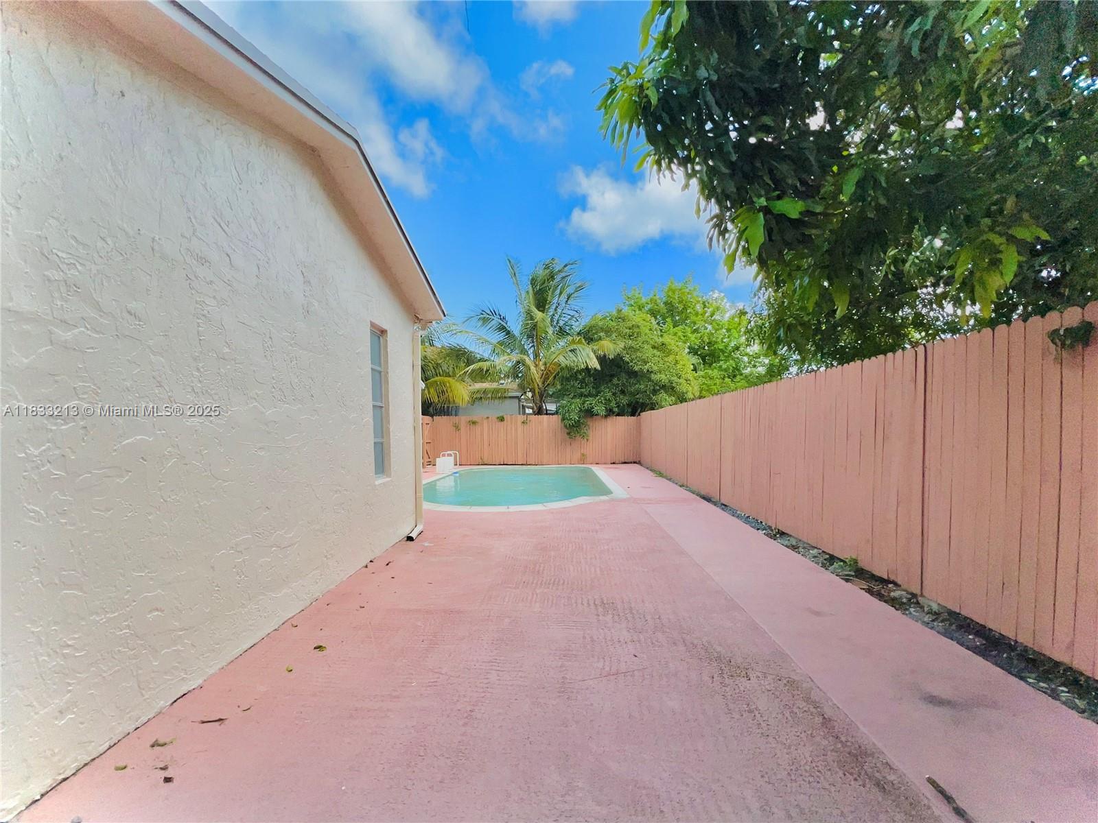 4971 SW 7th Ct