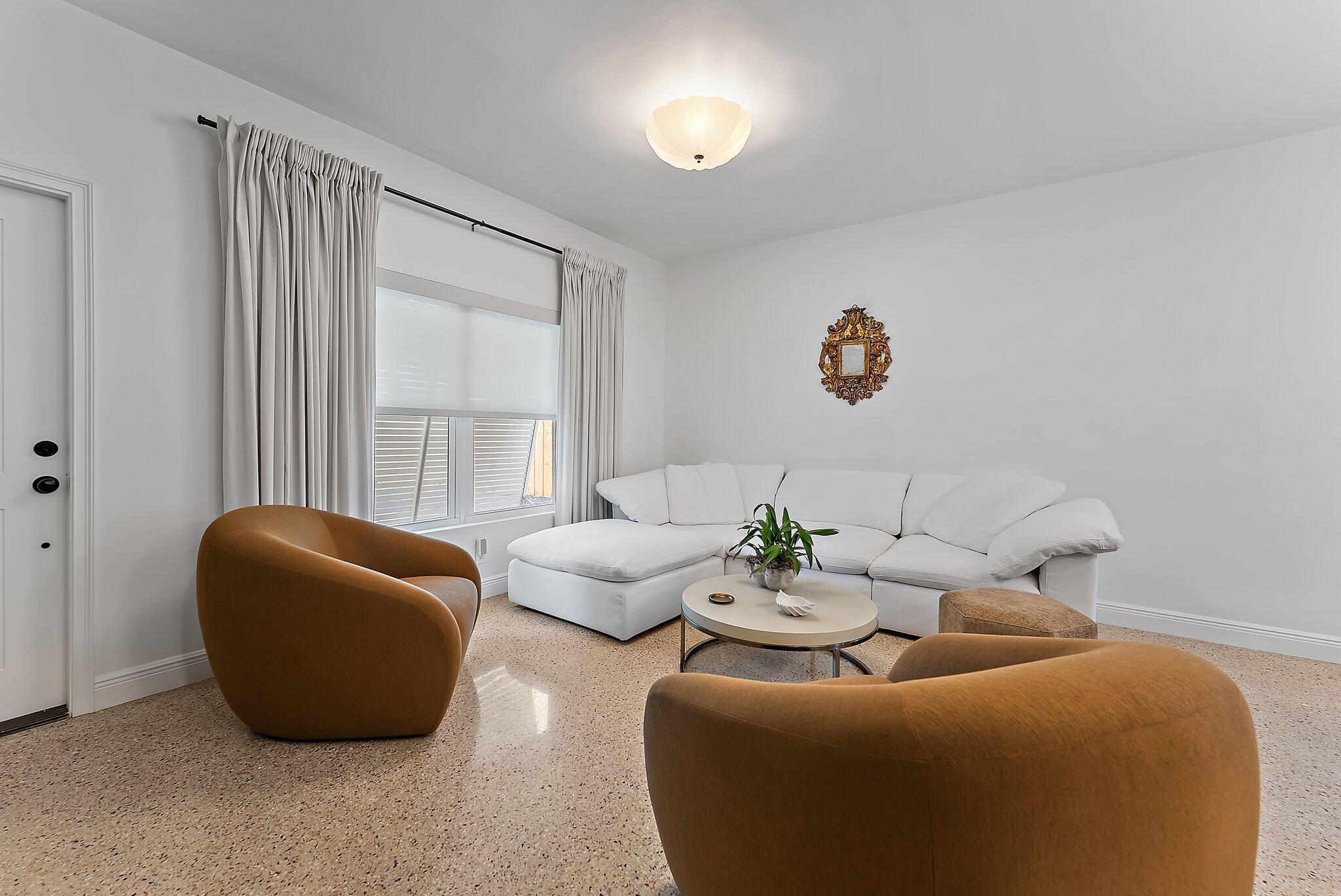 Image to showcase the property located at 513 E Whitney Drive