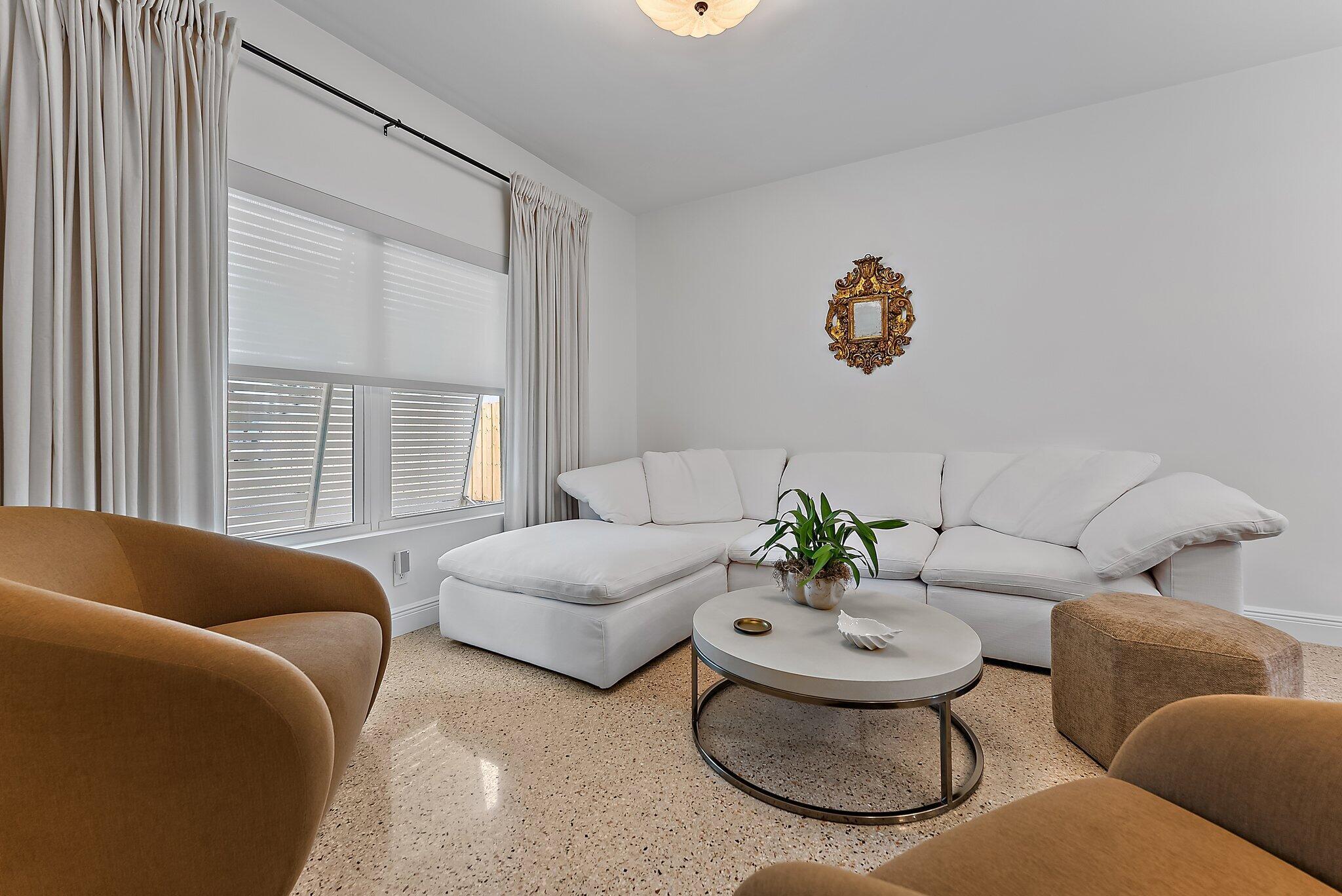 Image to showcase the property located at 513 E Whitney Drive