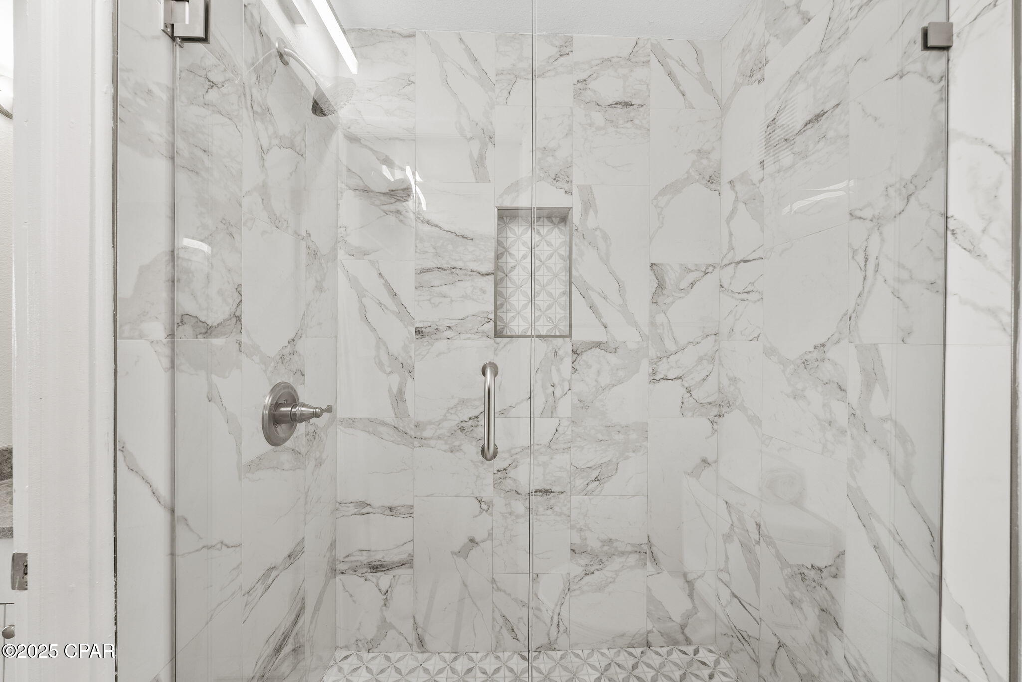 Image 4 For 8743 Thomas Drive 1207
