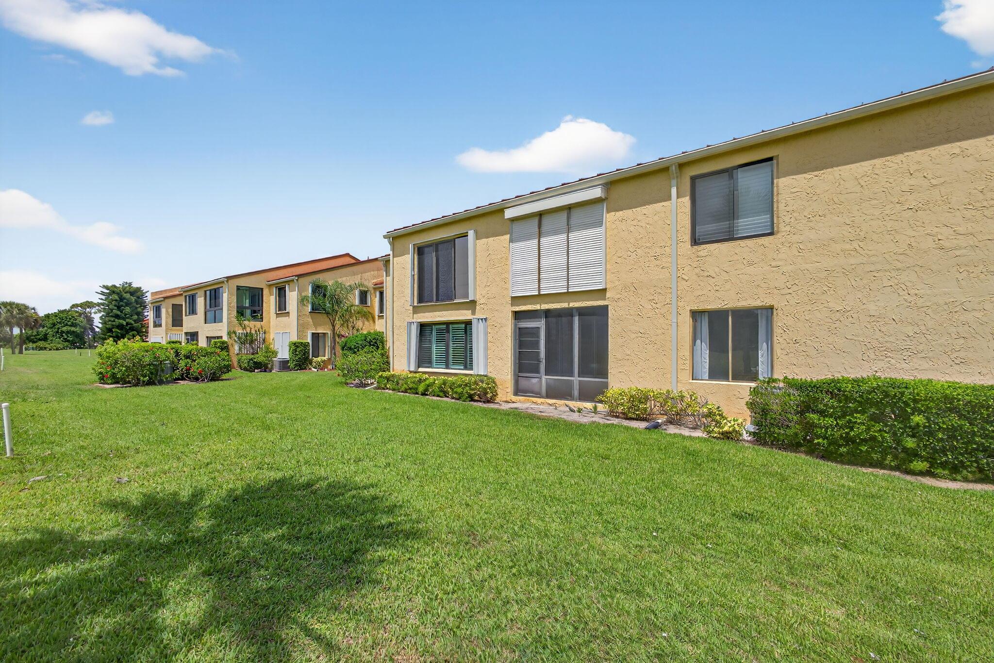 Photo 33 of home located at 5335 SE Miles Grant Road 102, Stuart FL