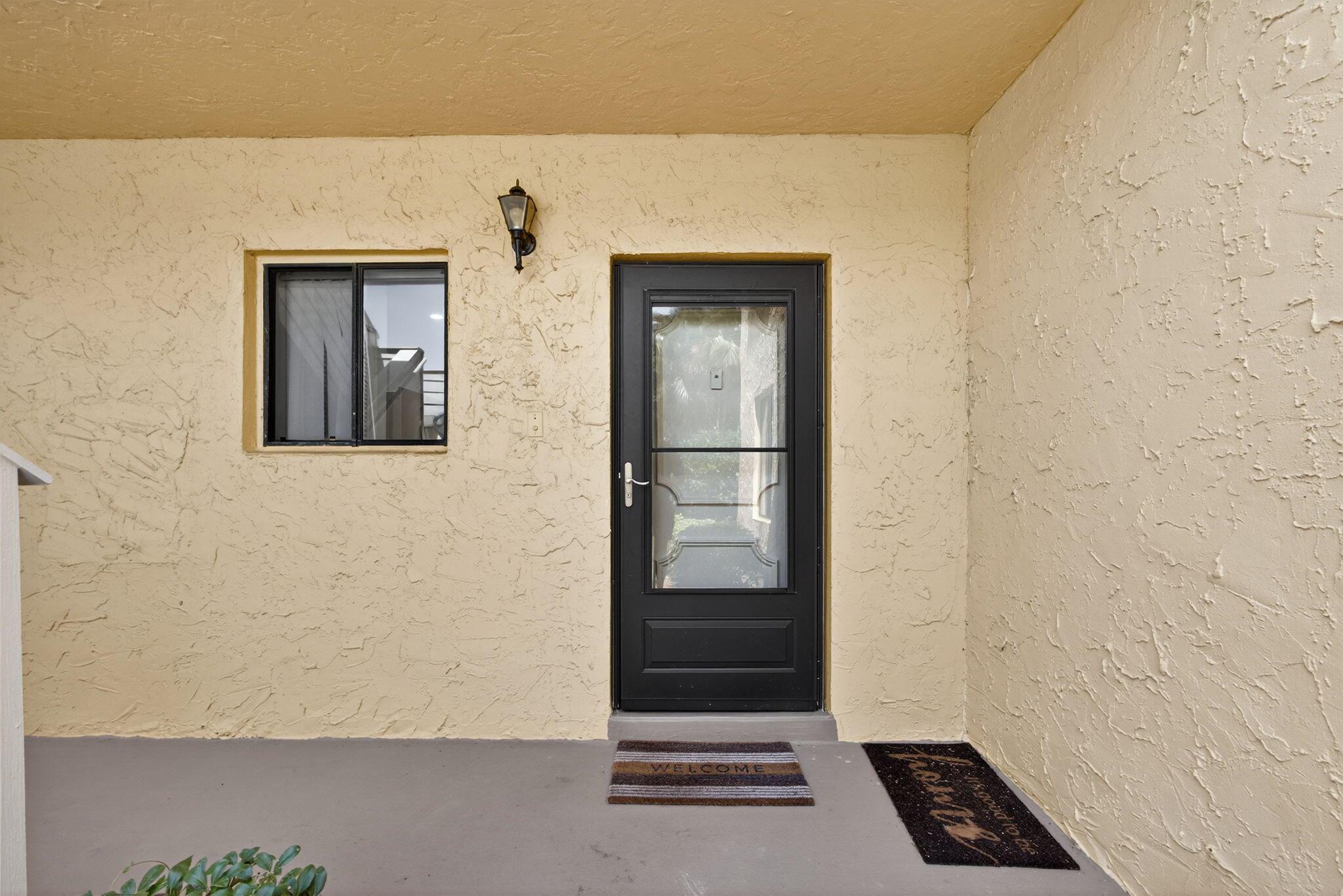 Photo 4 of home located at 5335 SE Miles Grant Road 102, Stuart FL