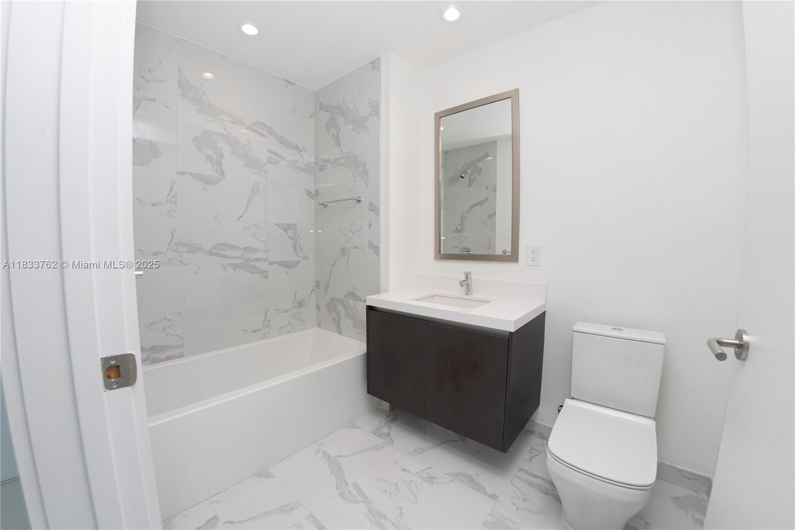 851 NE 1st Ave #2211, Miami FL 33132