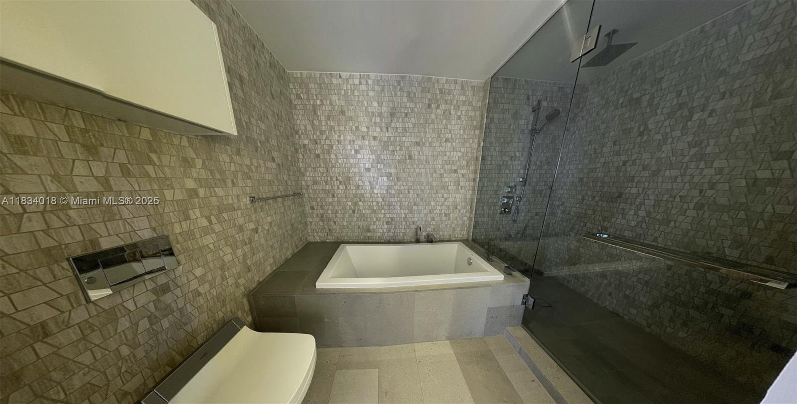 88 SW 7th St #1711, Miami FL 33130