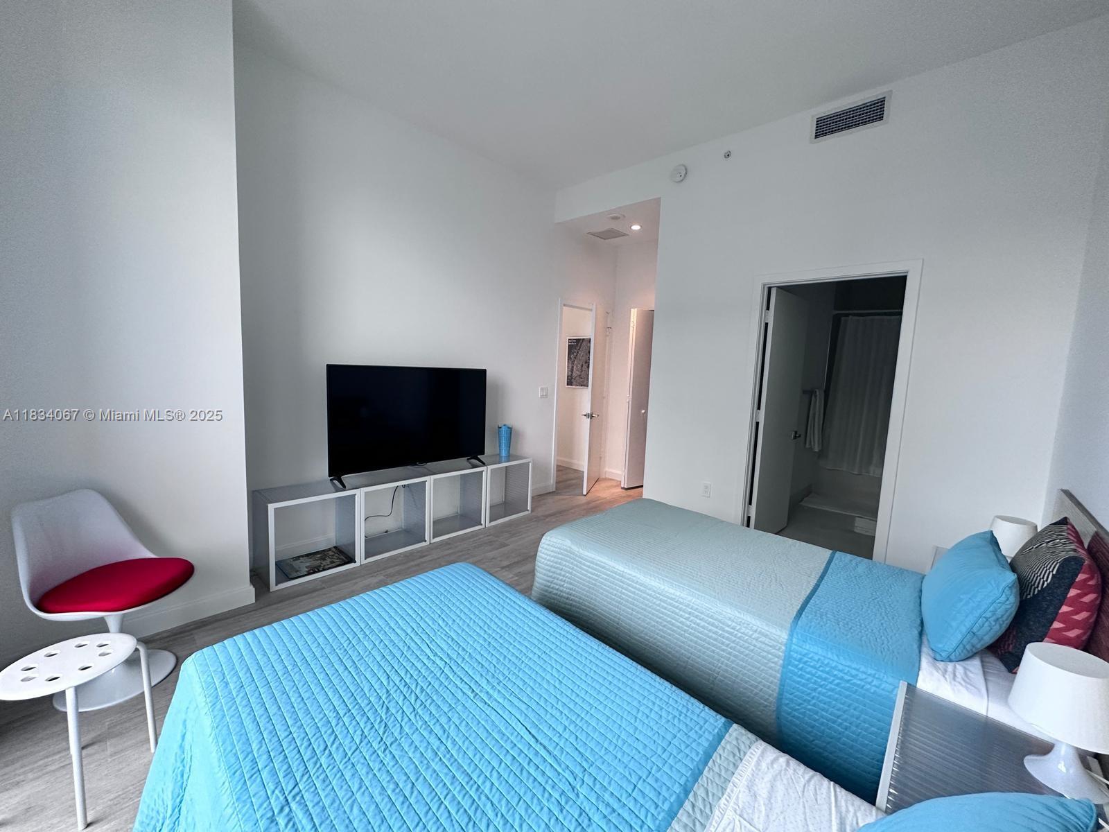 45 SW 9th St #4508, Miami FL 33130