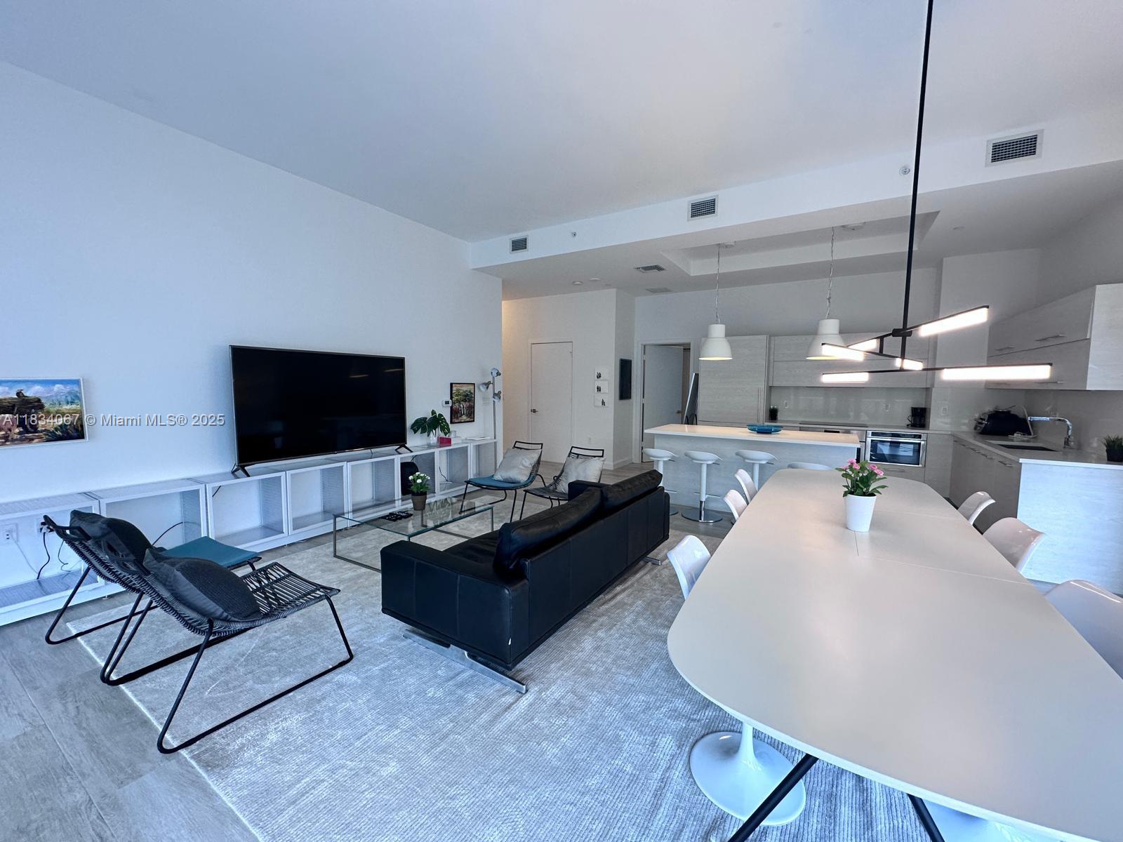 45 SW 9th St #4508, Miami FL 33130