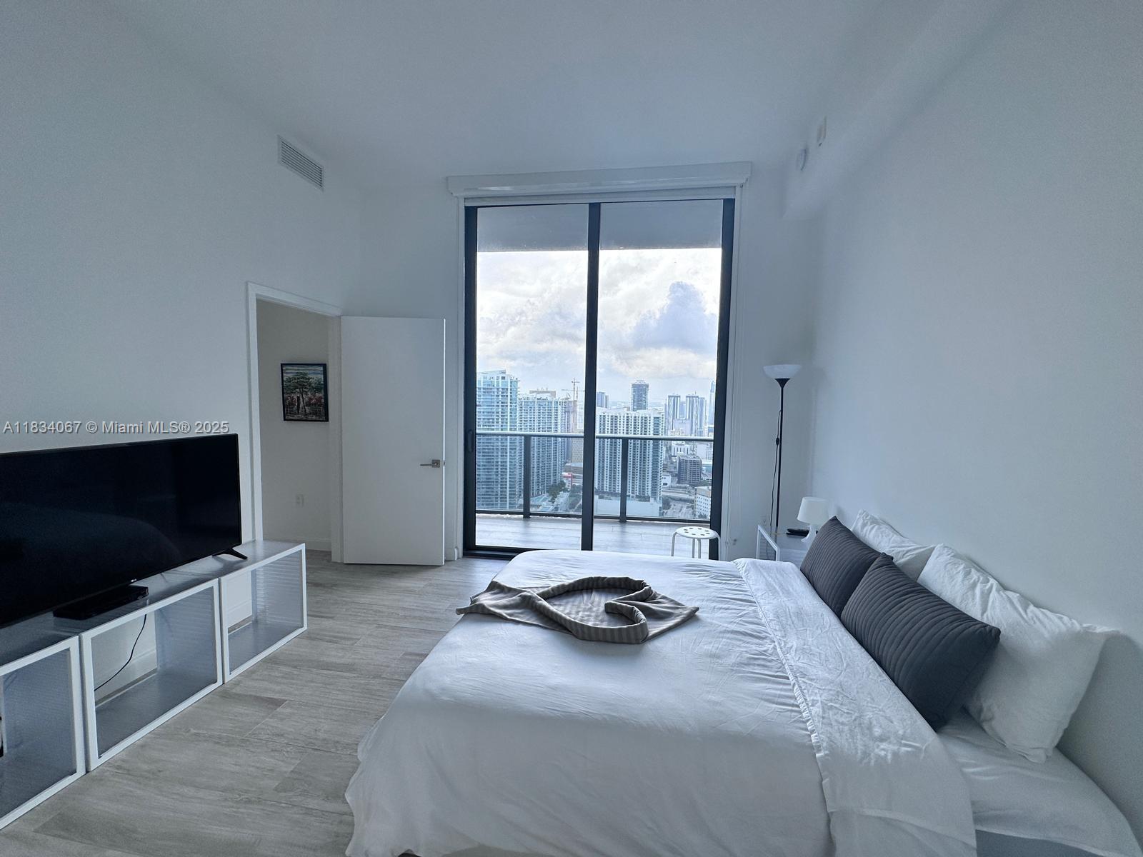 45 SW 9th St #4508, Miami FL 33130