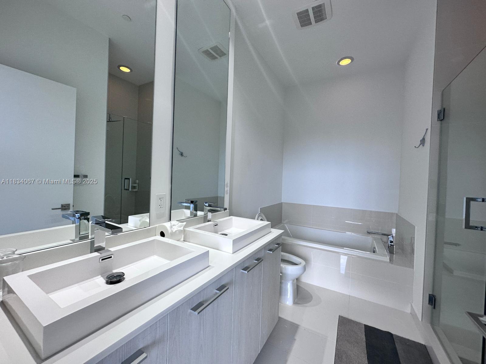 45 SW 9th St #4508, Miami FL 33130