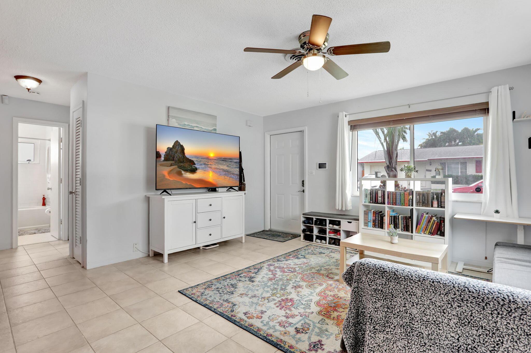 Photo 4 of home located at 4902 NW 27 Way, Tamarac FL
