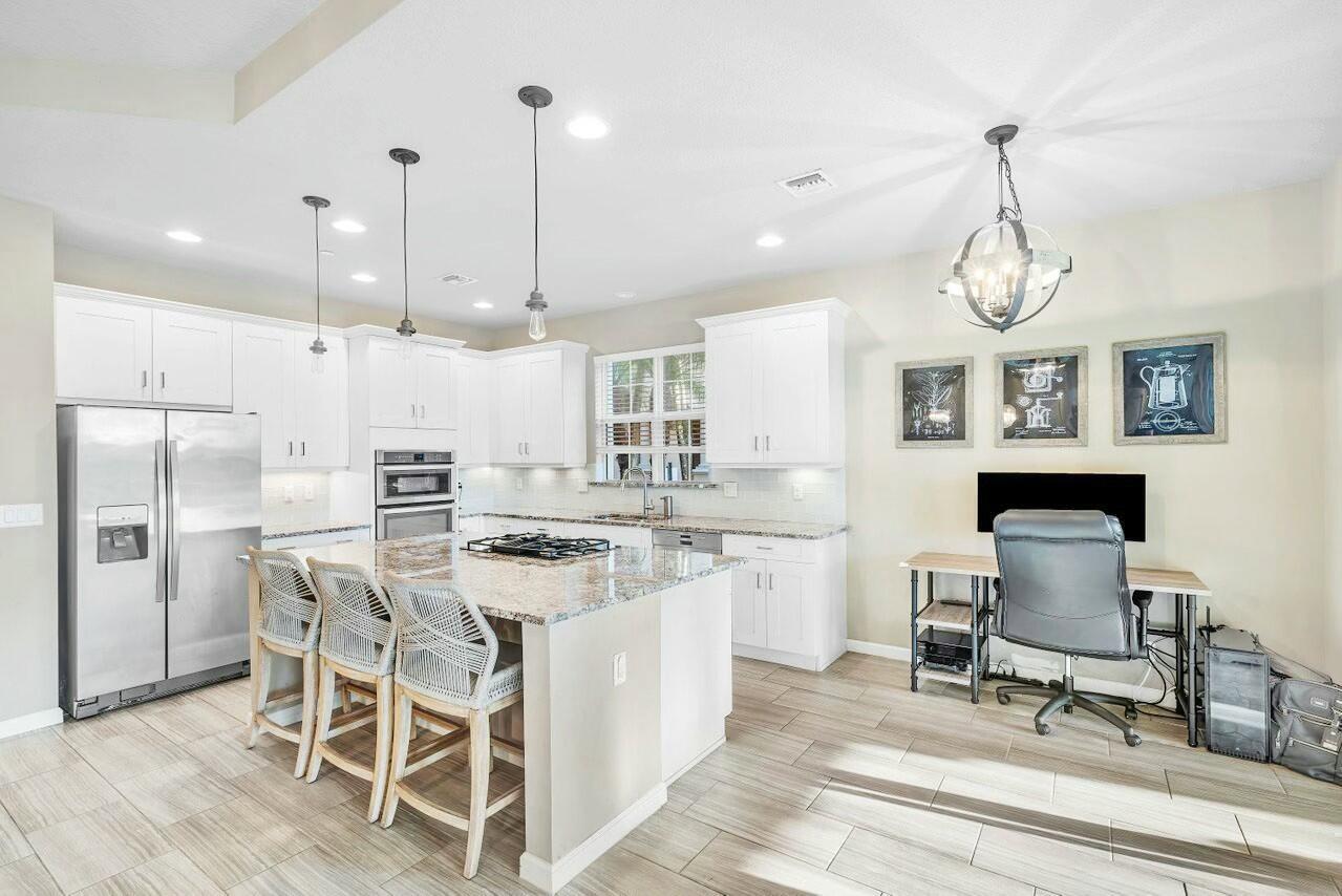 Image to showcase the property located at 195 Tresana Boulevard 167