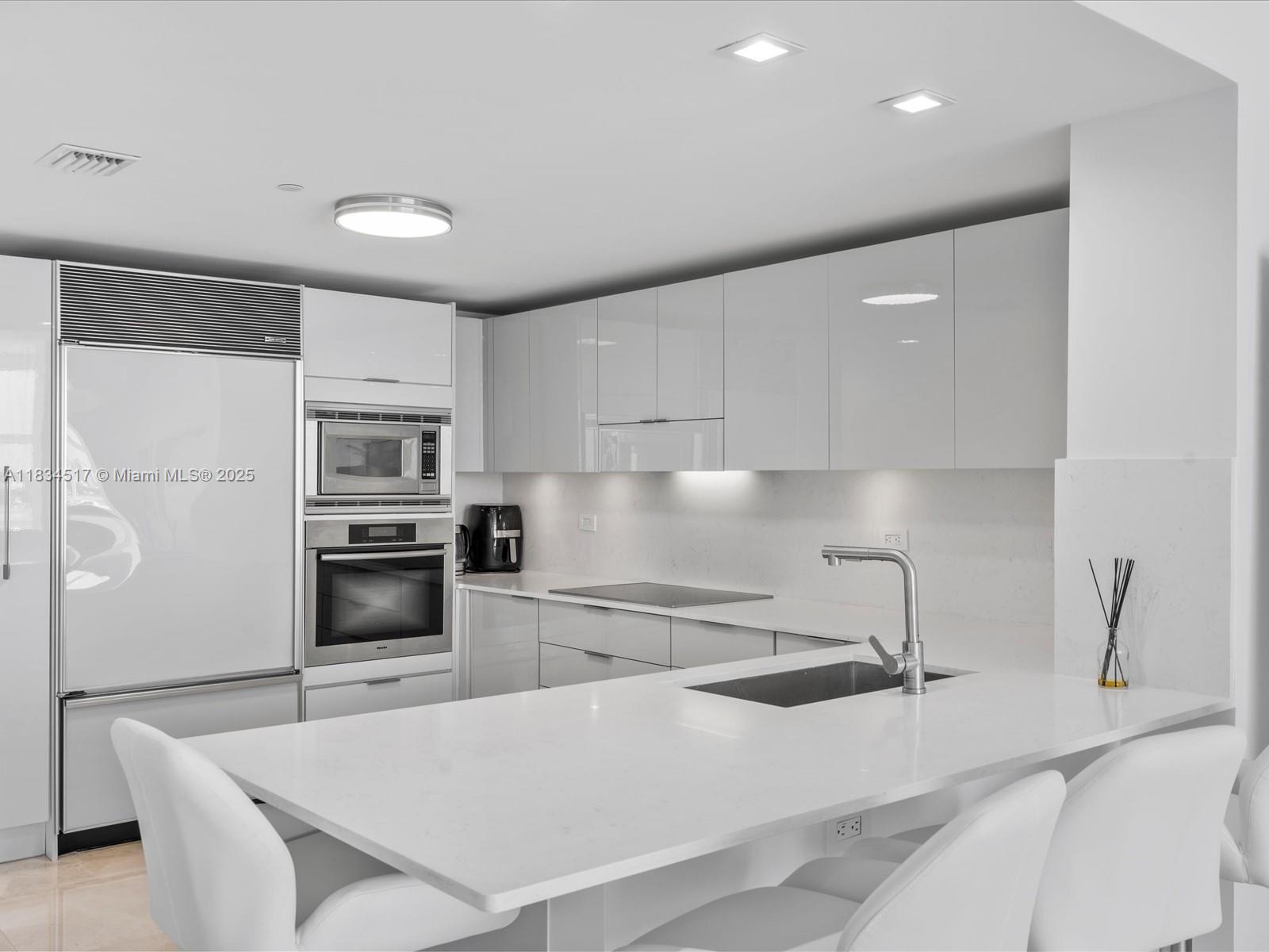 6801 Collins Ave #1402 Door (1412 Legal), Miami Beach FL 33141