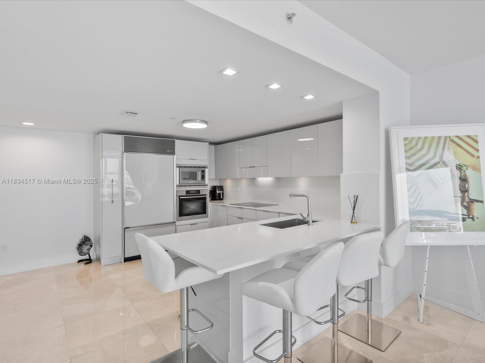 6801 Collins Ave #1402 Door (1412 Legal), Miami Beach FL 33141