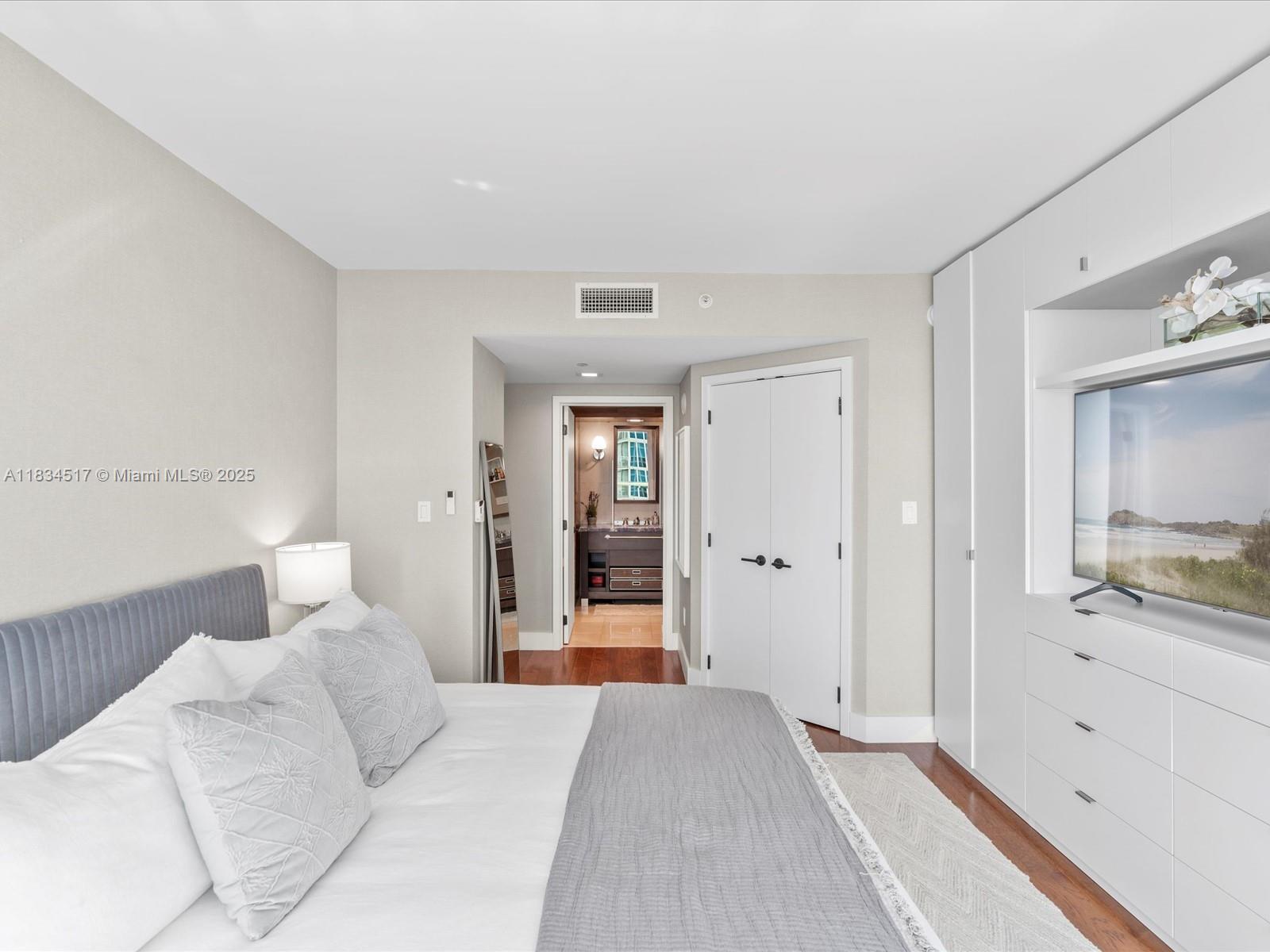 6801 Collins Ave #1402 Door (1412 Legal), Miami Beach FL 33141
