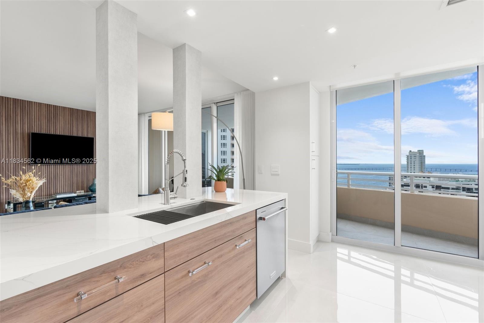 848 Brickell Key Dr #2705, Miami FL 33131
