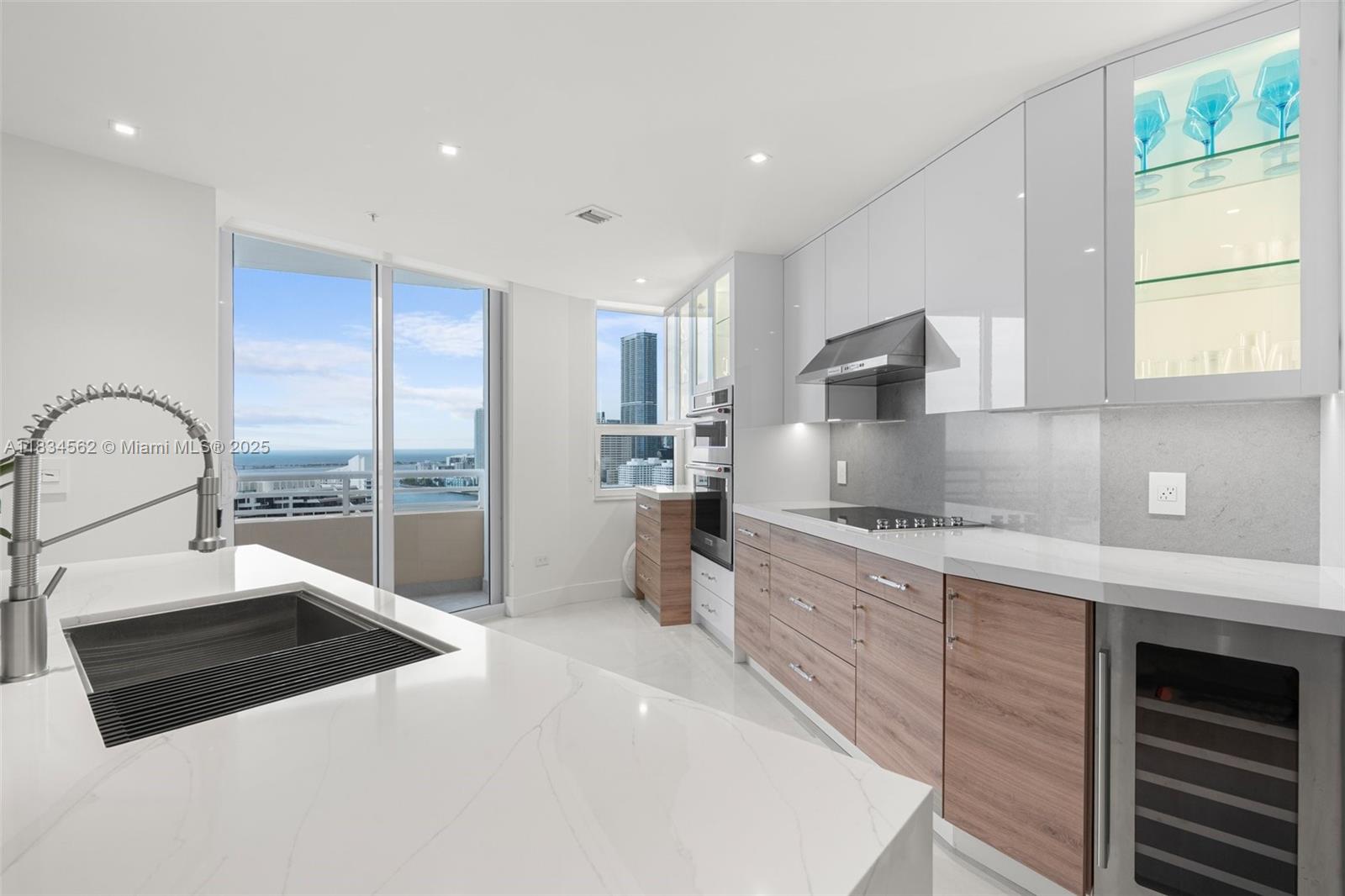 848 Brickell Key Dr #2705, Miami FL 33131