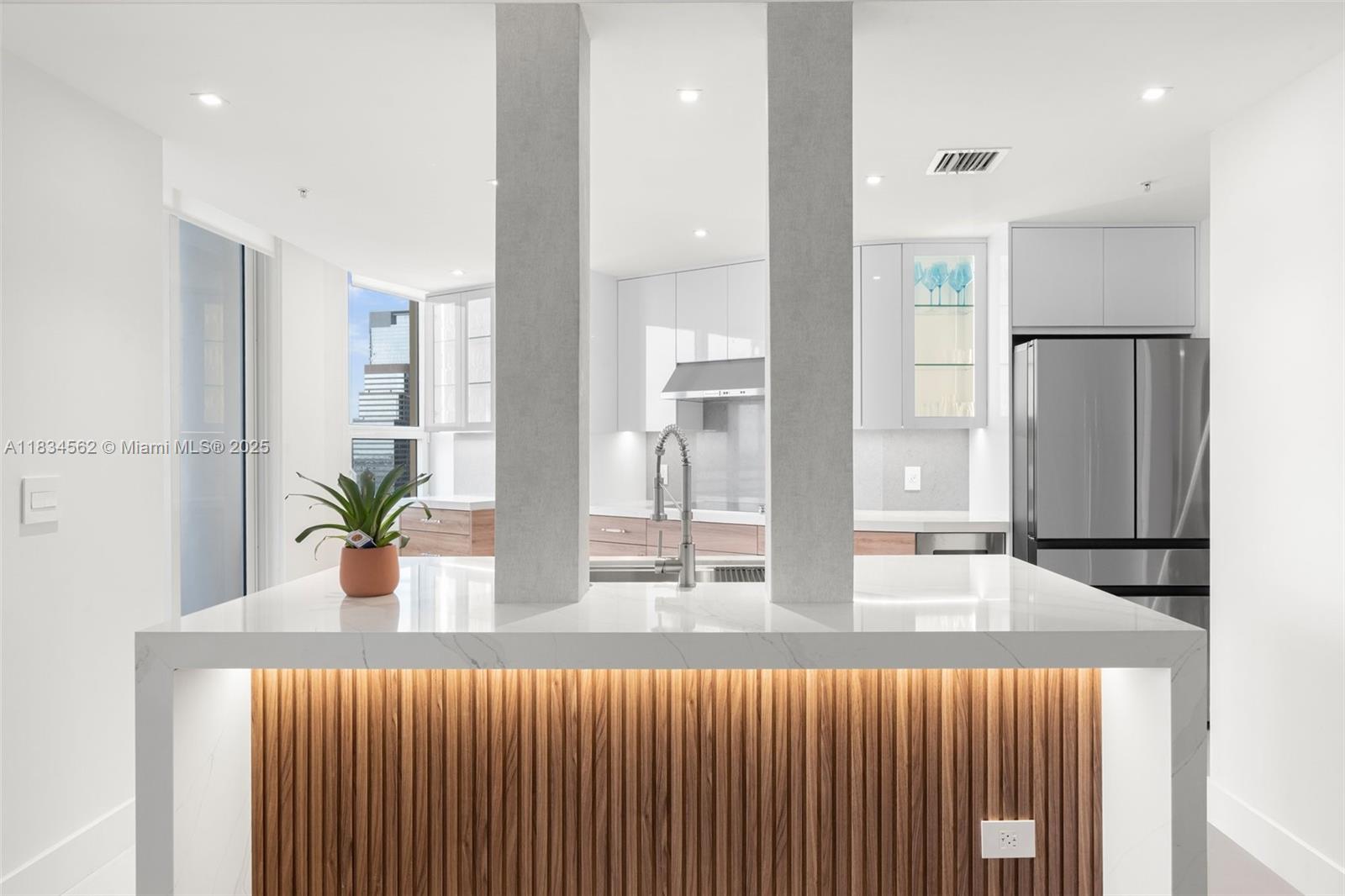 848 Brickell Key Dr #2705, Miami FL 33131