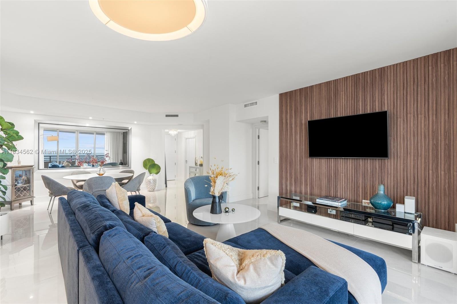 848 Brickell Key Dr #2705, Miami FL 33131