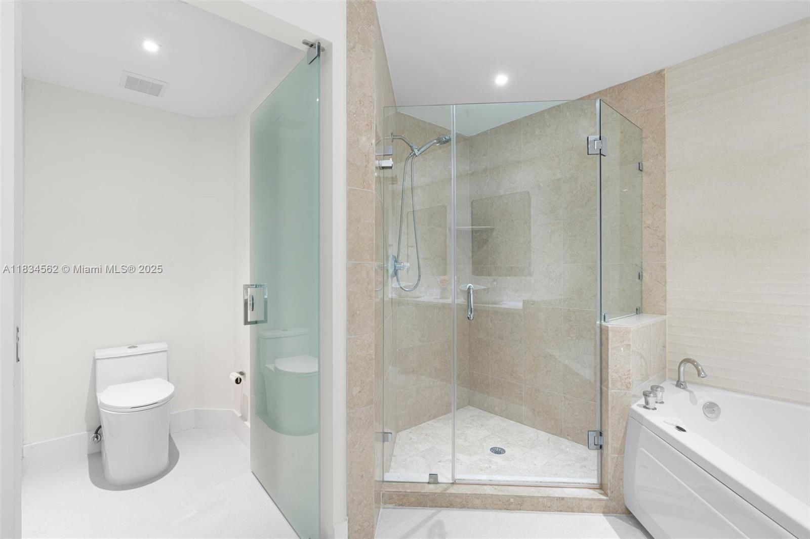 848 Brickell Key Dr #2705, Miami FL 33131