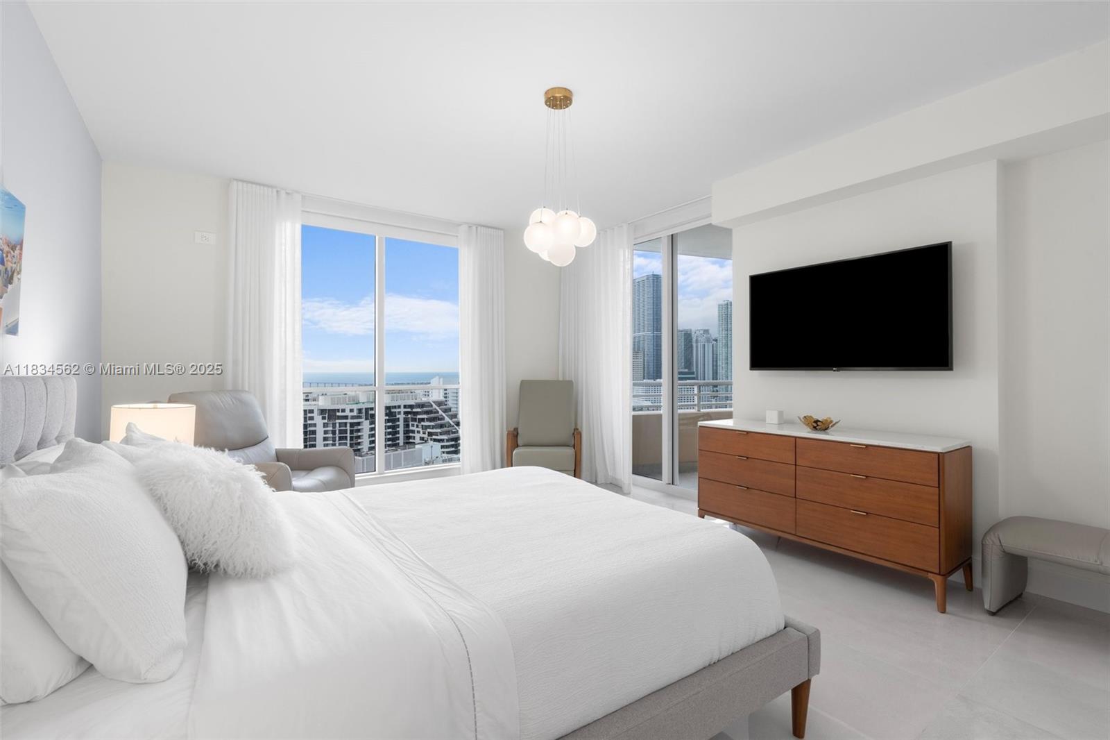 848 Brickell Key Dr #2705, Miami FL 33131