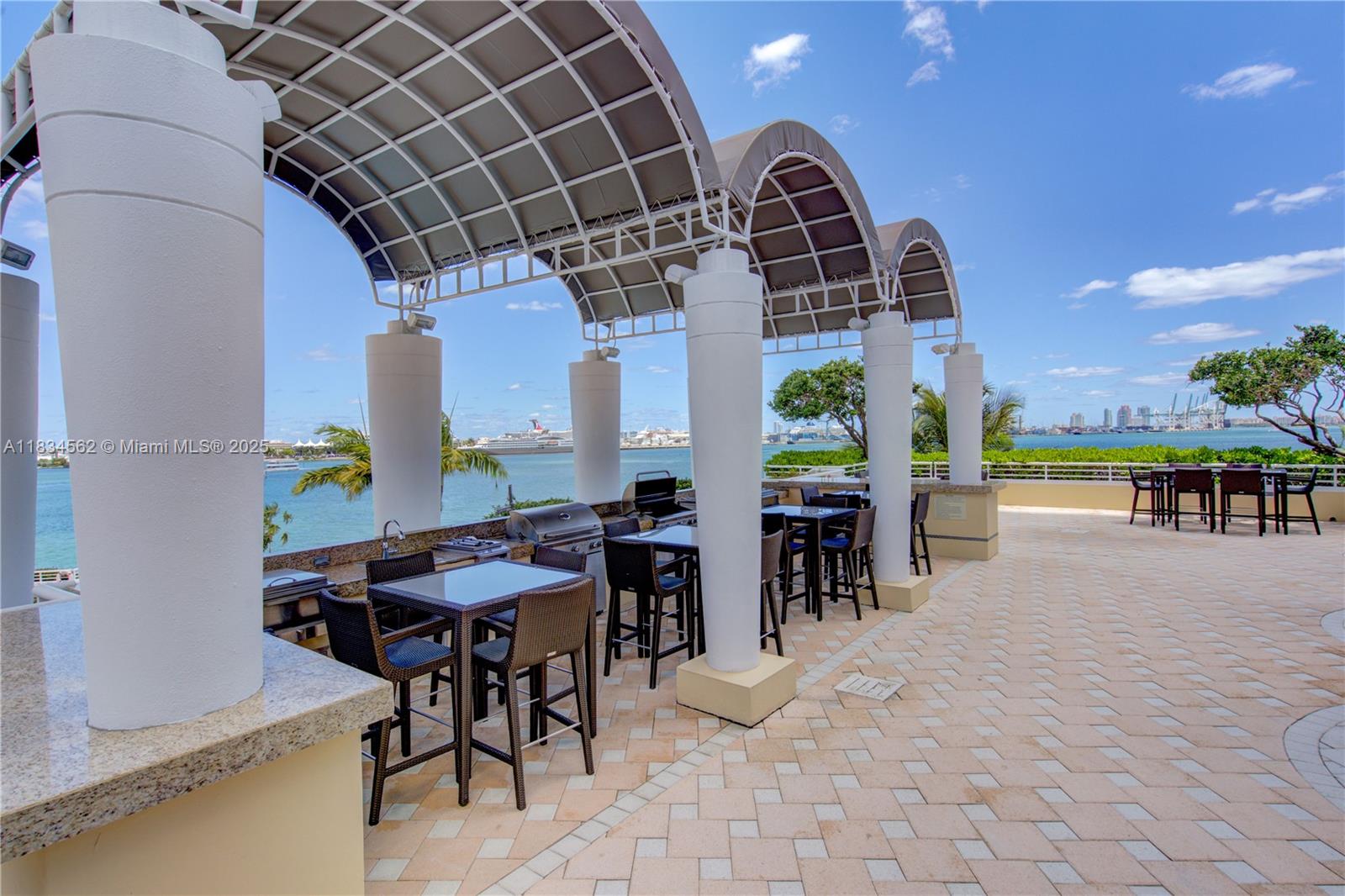 848 Brickell Key Dr #2705, Miami FL 33131