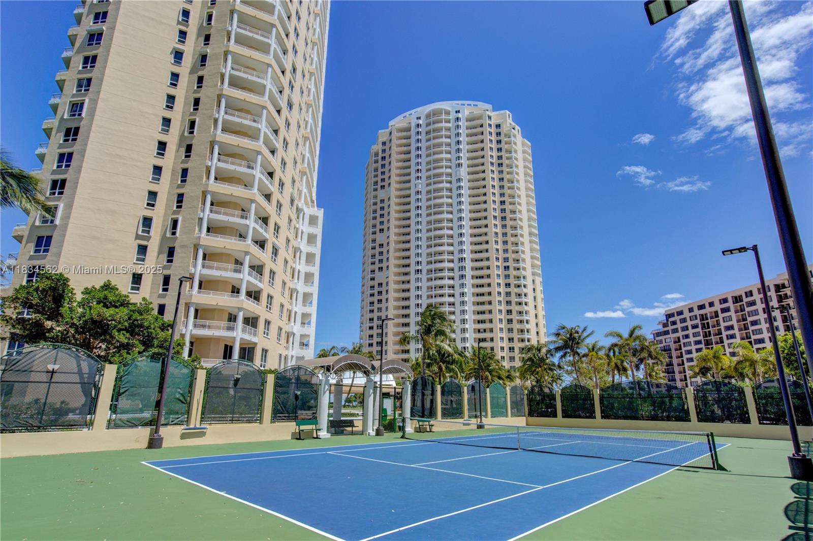 848 Brickell Key Dr #2705, Miami FL 33131