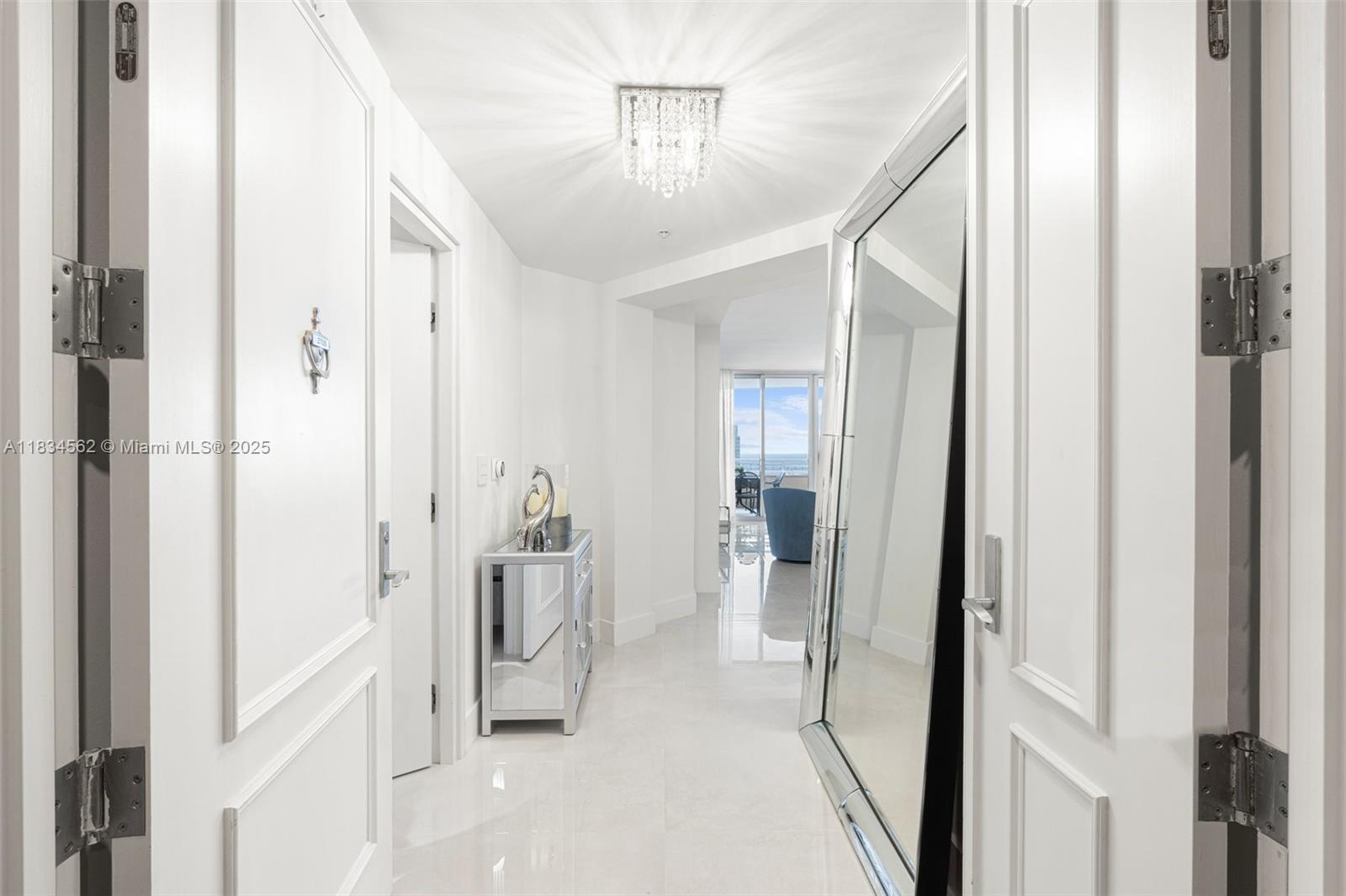 848 Brickell Key Dr #2705, Miami FL 33131