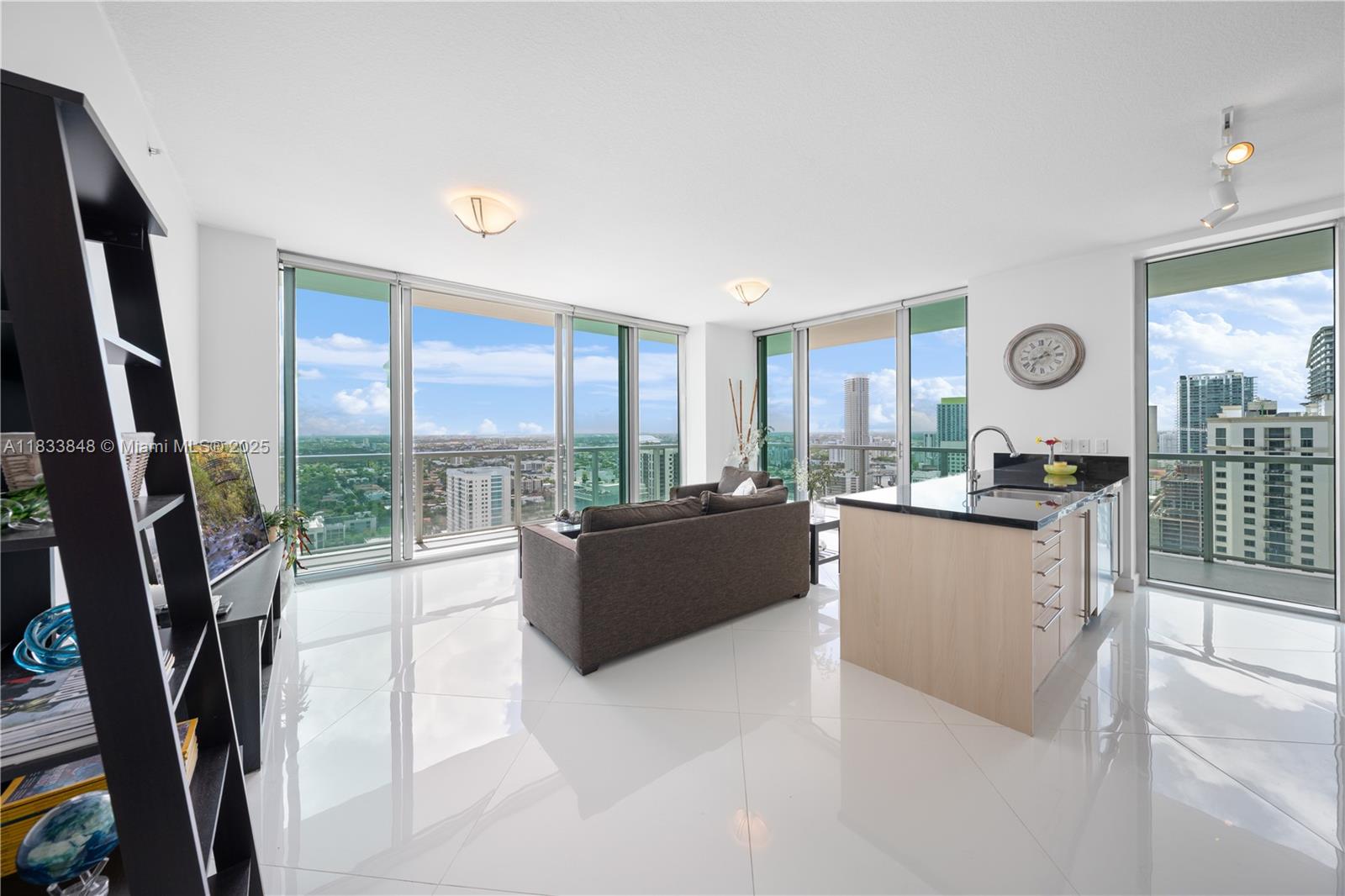 Apartamento à Venda em Miami, FL