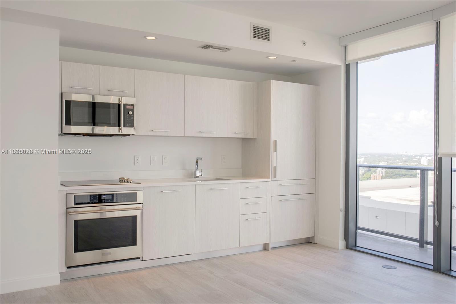 55 SW 9 #3008, Miami FL 33130