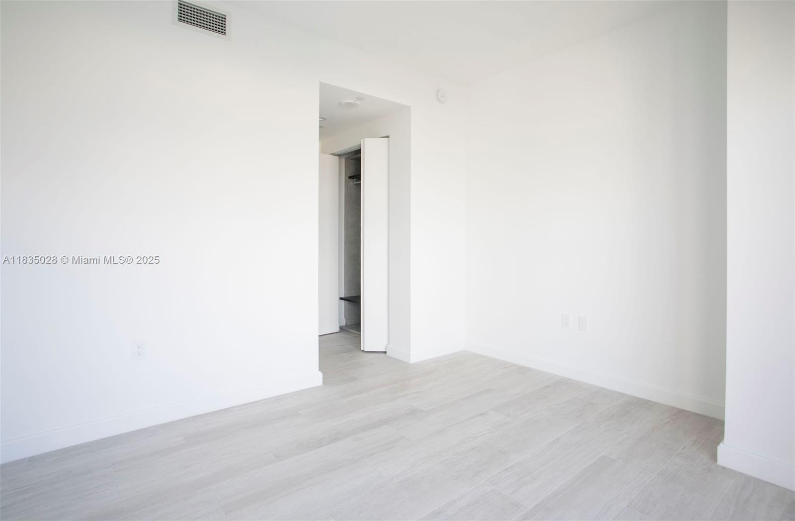 55 SW 9 #3008, Miami FL 33130