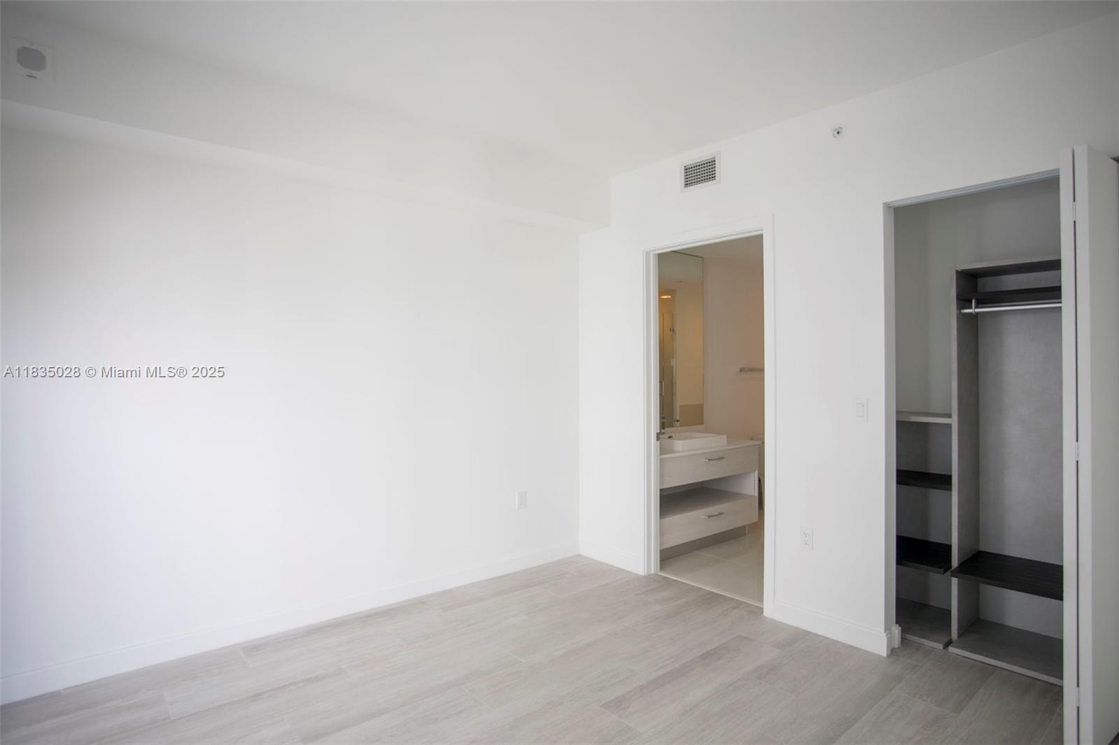 55 SW 9 #3008, Miami FL 33130