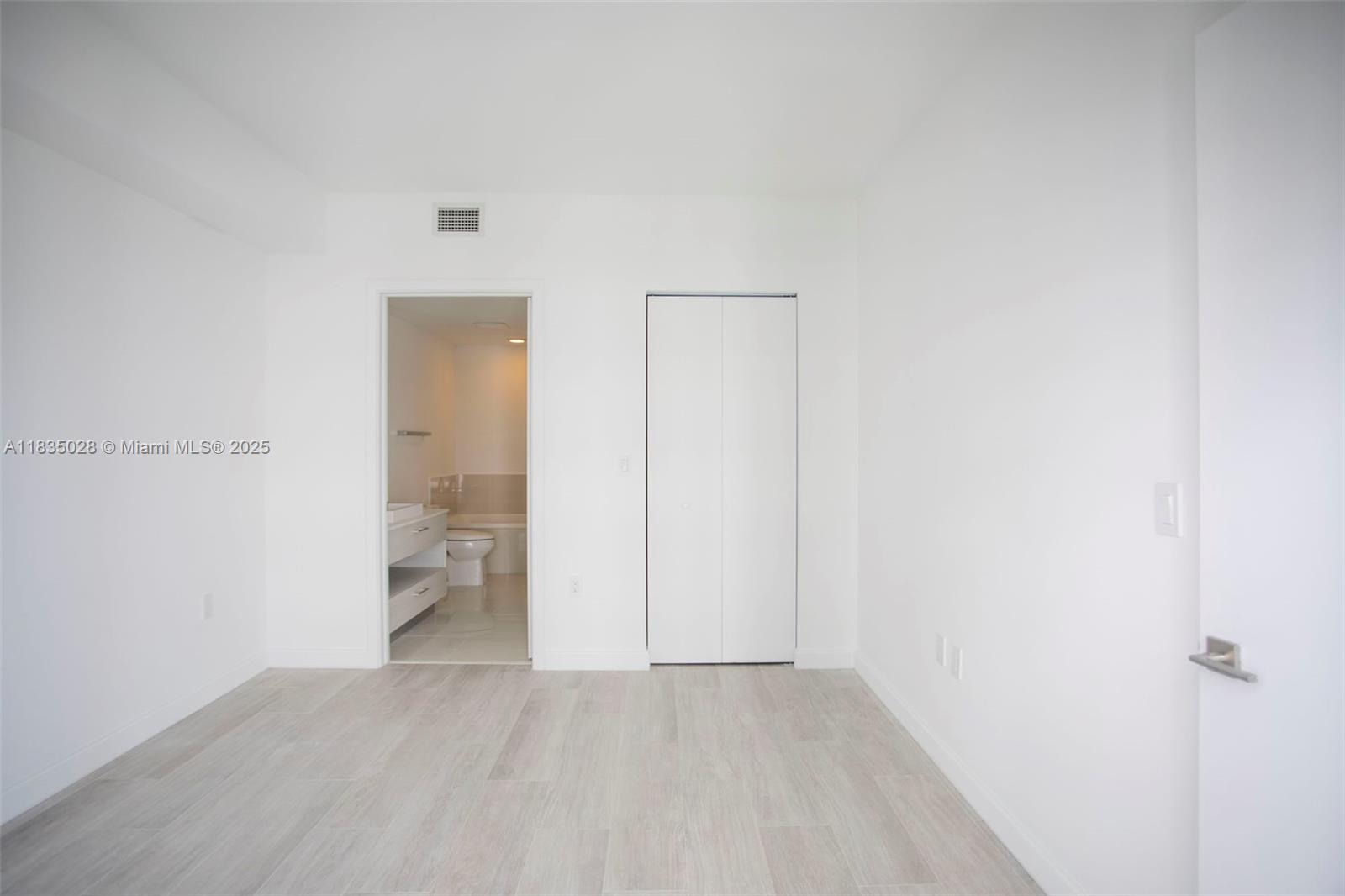 55 SW 9 #3008, Miami FL 33130