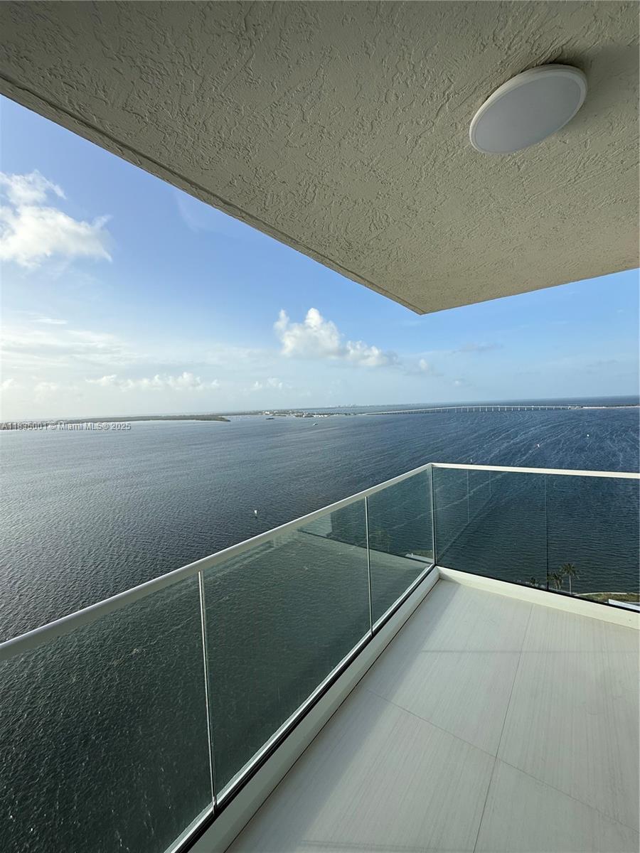 800 Claughton Island Dr #2405, Miami FL 33131