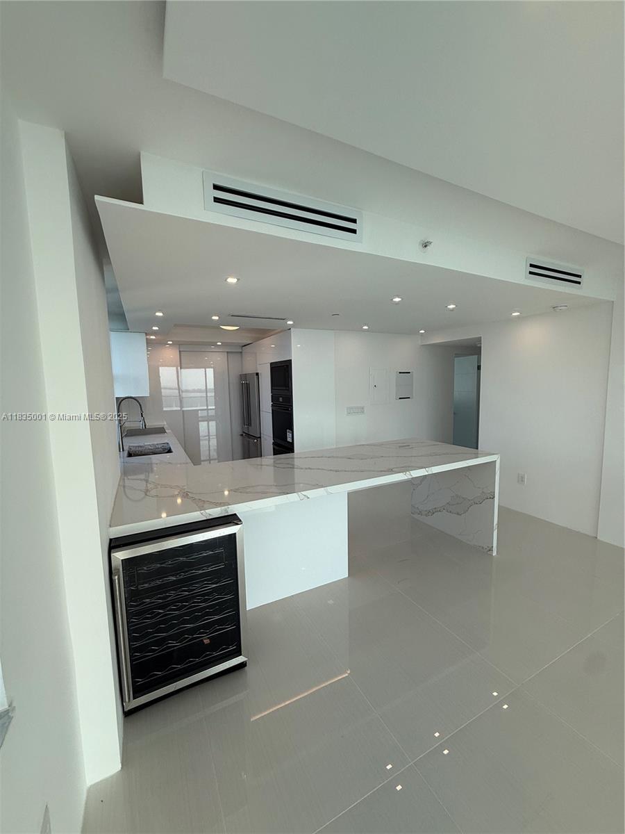 800 Claughton Island Dr #2405, Miami FL 33131