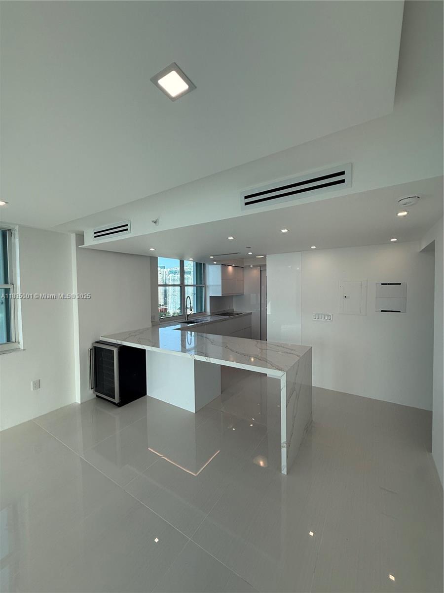800 Claughton Island Dr #2405, Miami FL 33131