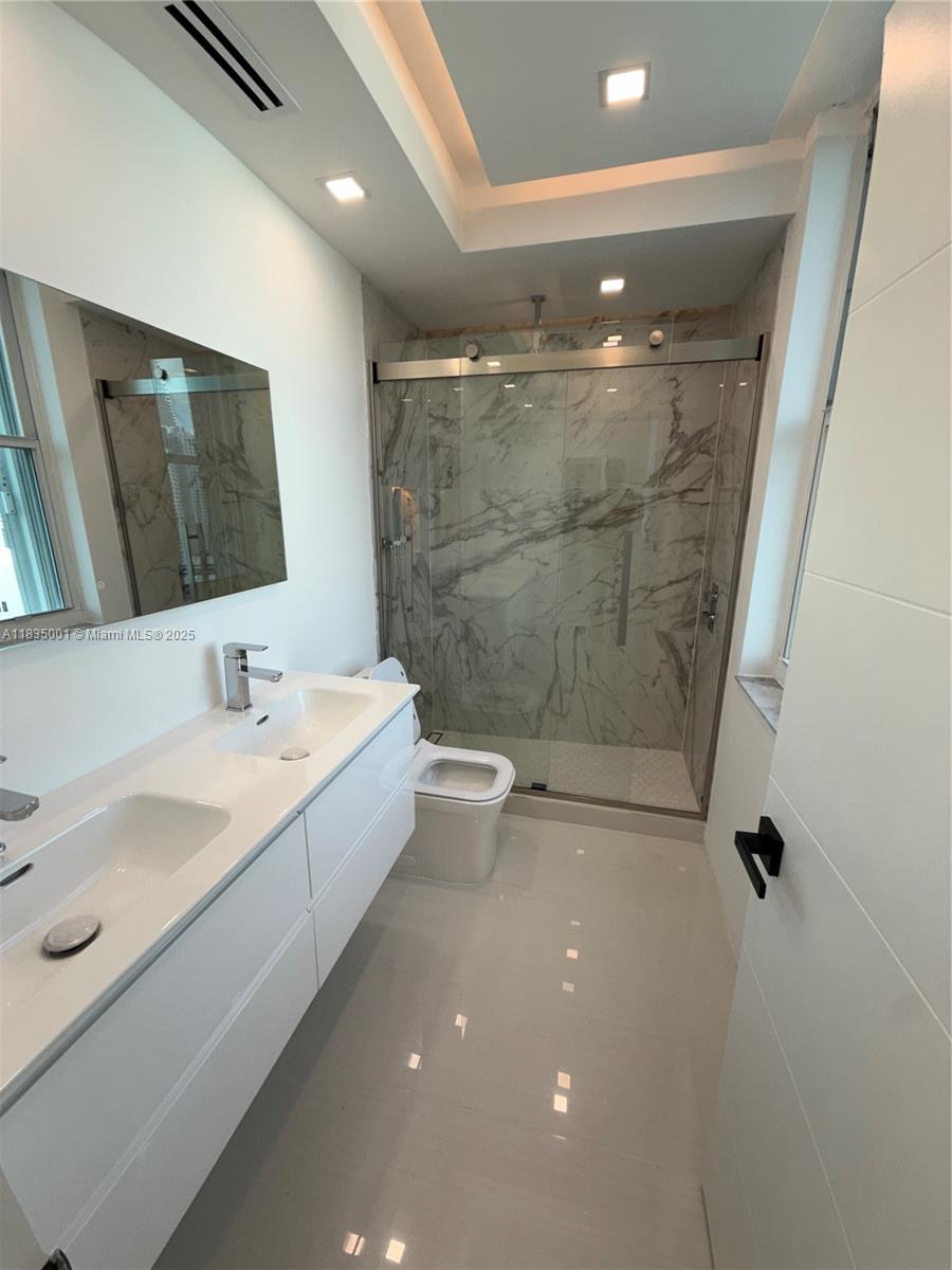 800 Claughton Island Dr #2405, Miami FL 33131