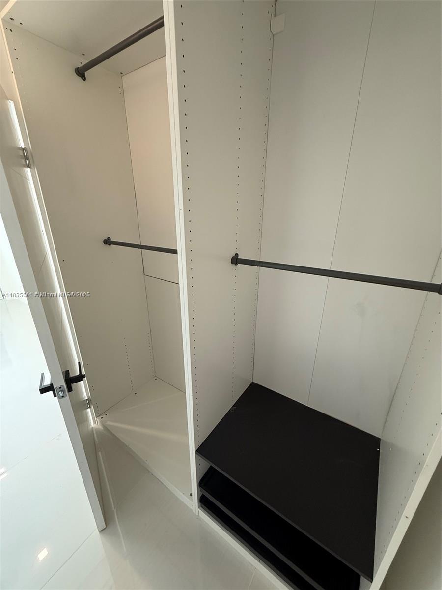 800 Claughton Island Dr #2405, Miami FL 33131