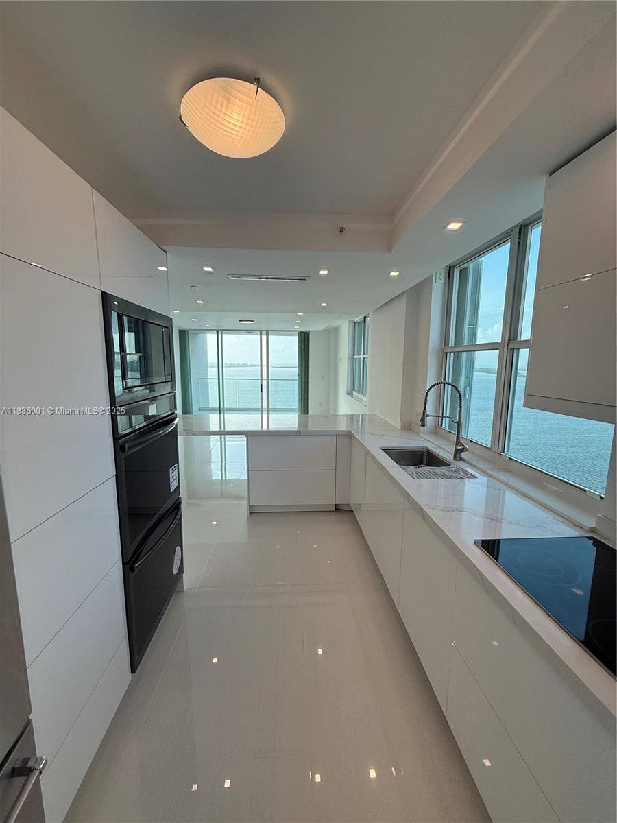 800 Claughton Island Dr #2405, Miami FL 33131