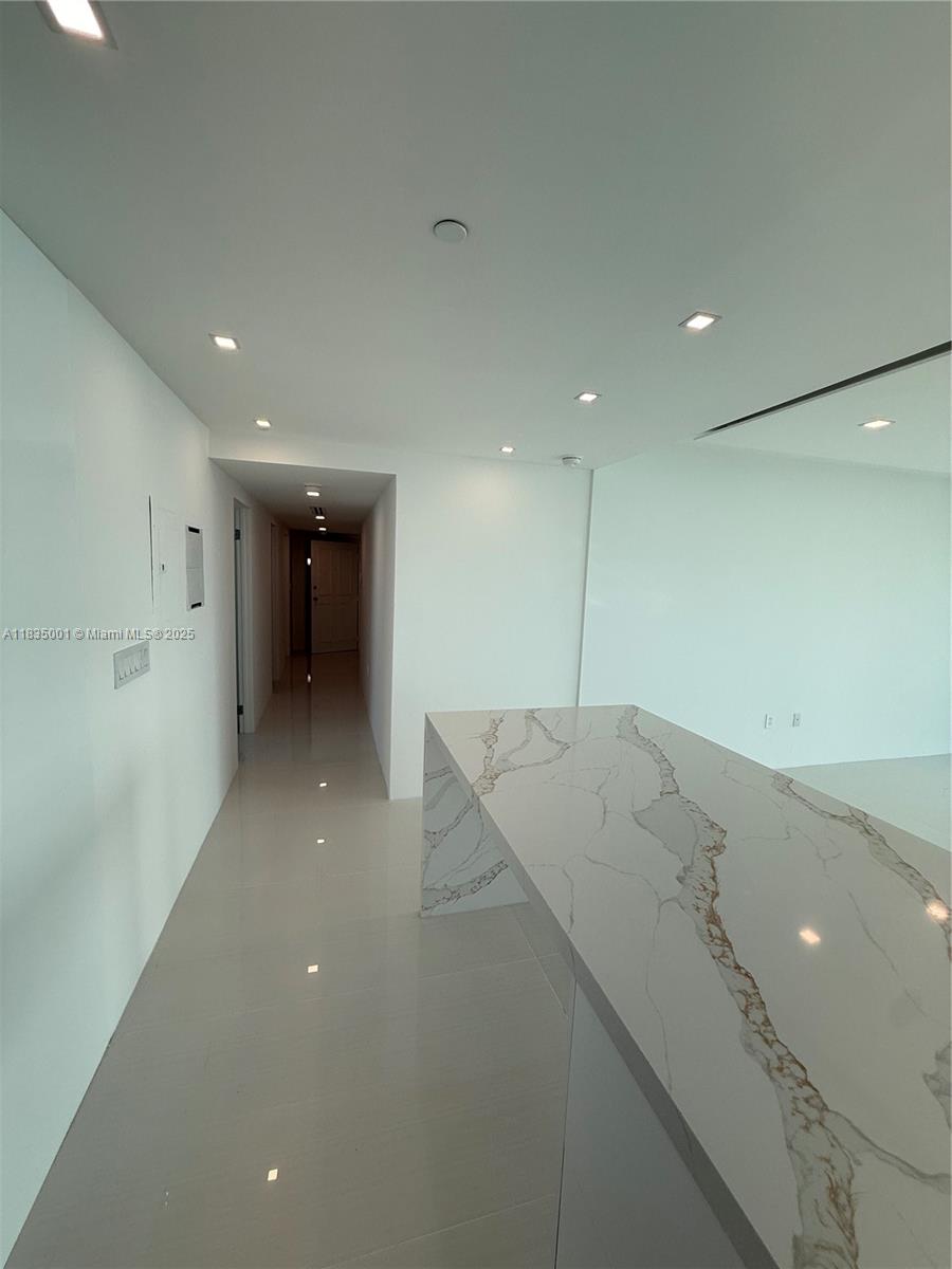 800 Claughton Island Dr #2405, Miami FL 33131