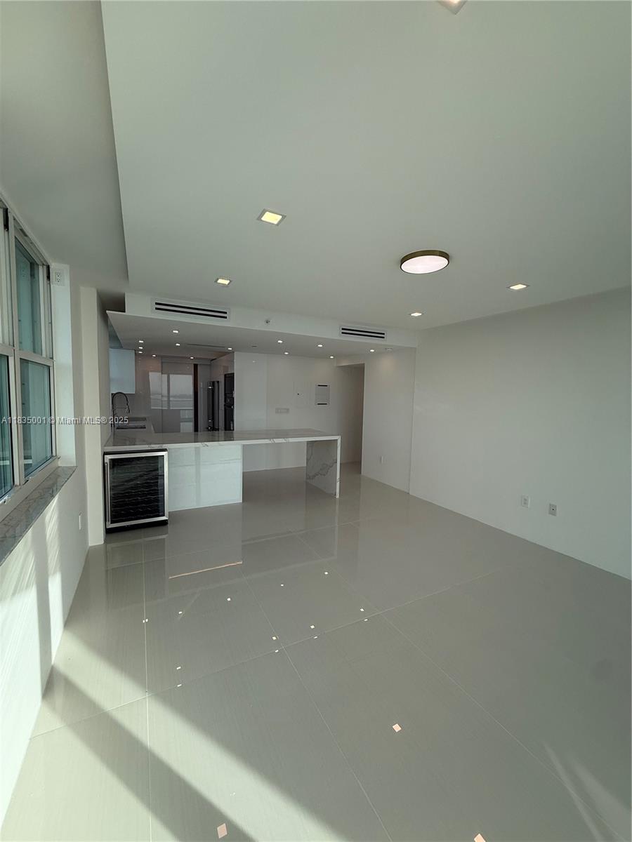 800 Claughton Island Dr #2405, Miami FL 33131
