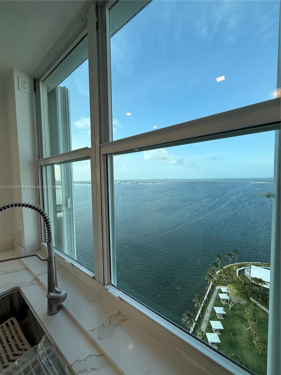 800 Claughton Island Dr #2405, Miami FL 33131
