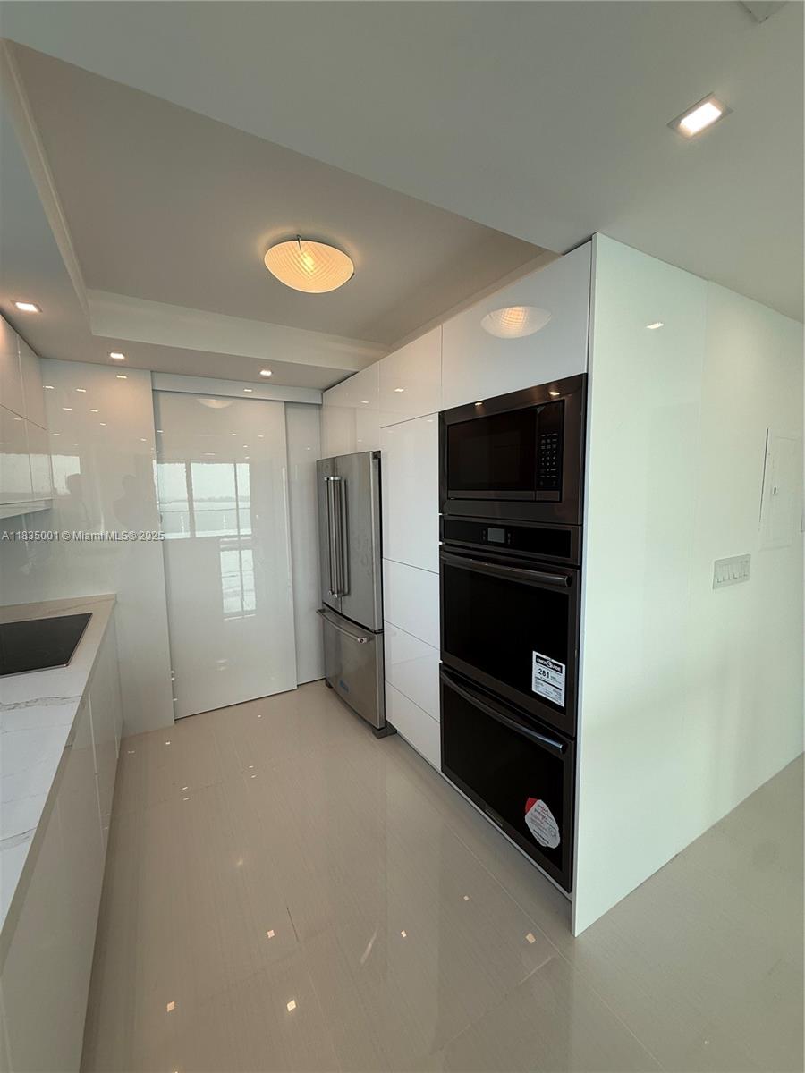 800 Claughton Island Dr #2405, Miami FL 33131