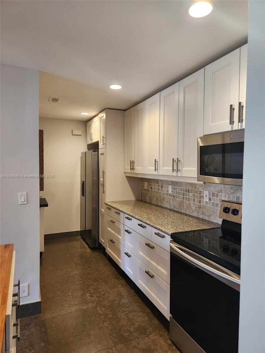 124 NE 19th Ct #206B, Wilton Manors, Florida image 2