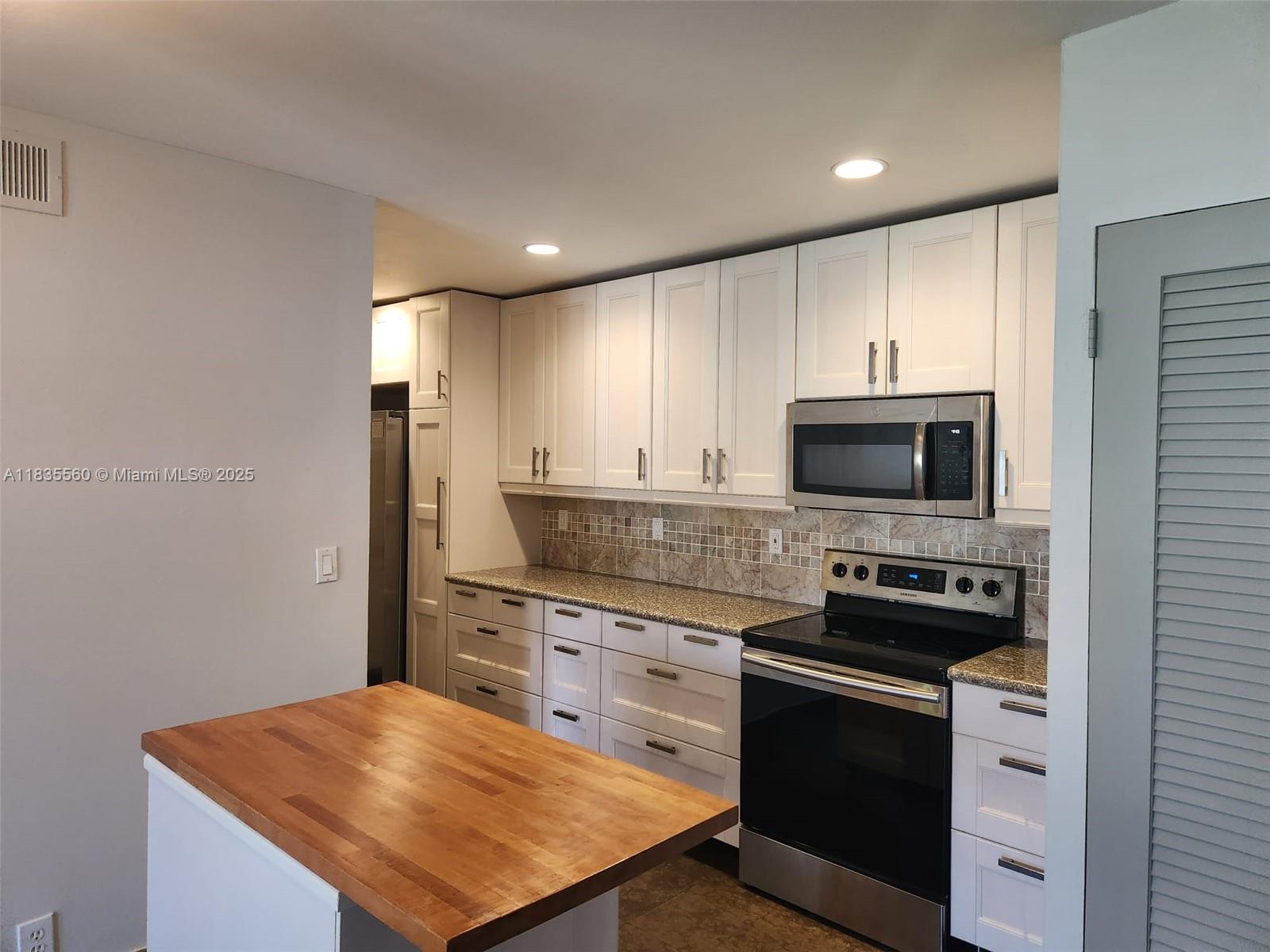 124 NE 19th Ct #206B, Wilton Manors, Florida image 4