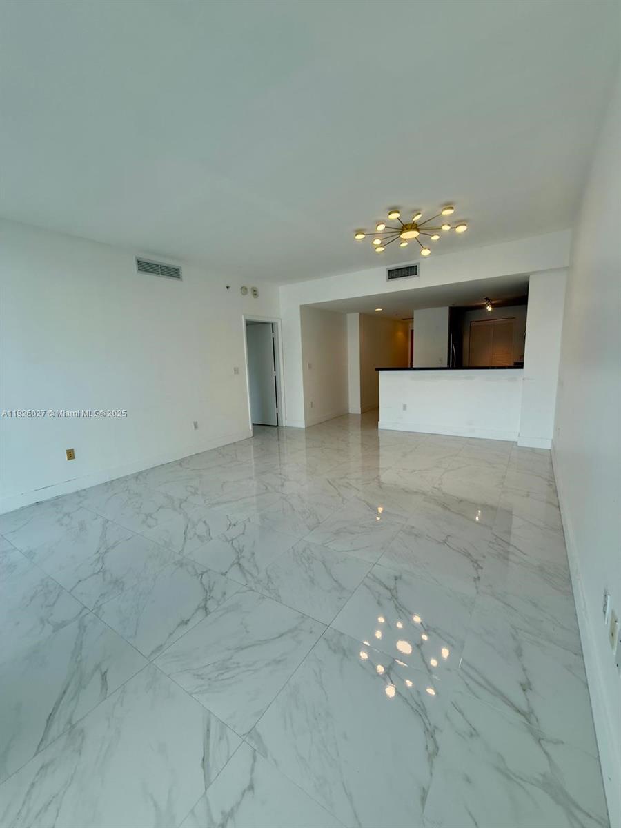 244 Biscayne Blvd #2305, Miami FL 33132